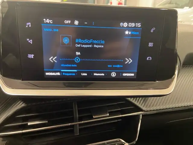 Peugeot 208 view 10