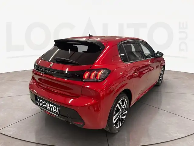 Peugeot 208 view 4