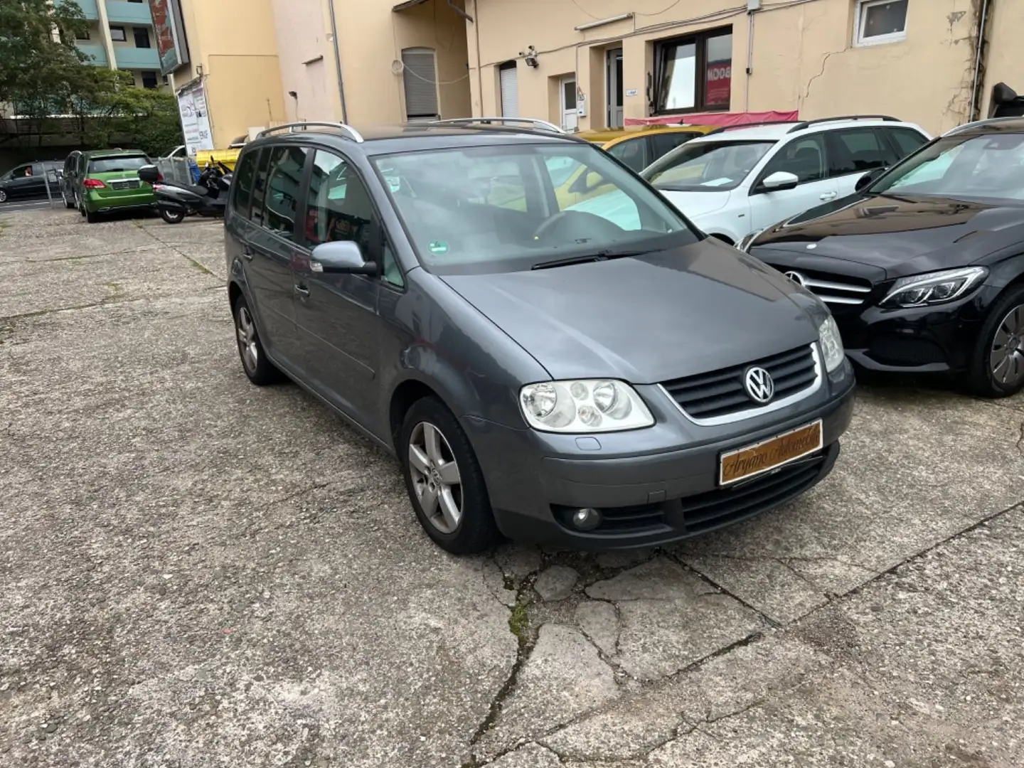 Volkswagen Touran Highline*2.0*Klimaaut*Navi*PDS*Leder Grau - 2