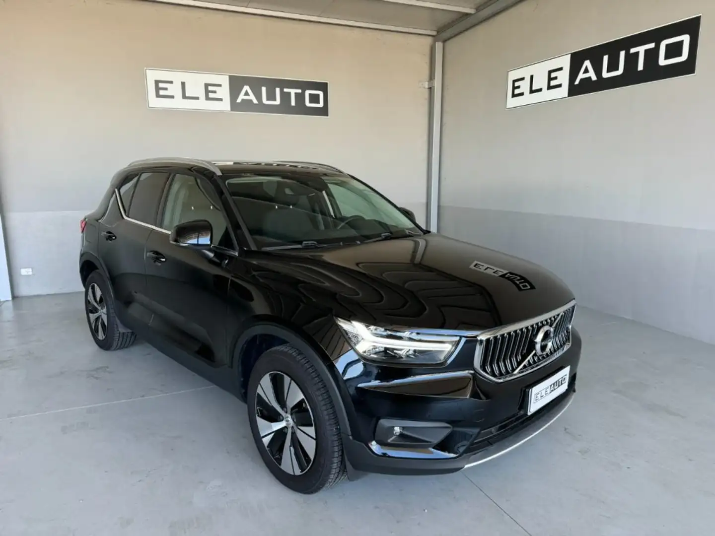 Volvo XC40 T4 Recharge Plug-in Hybrid Inscription Iva Esp Nero - 1