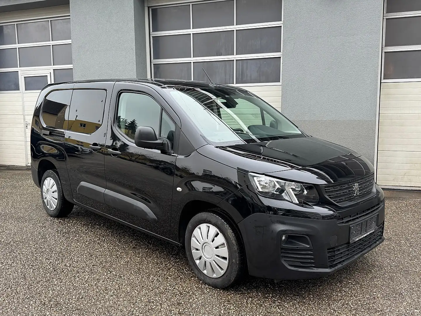 Peugeot Partner Lang BlueHDi 130 Aut. *5-SITZER* Schwarz - 2