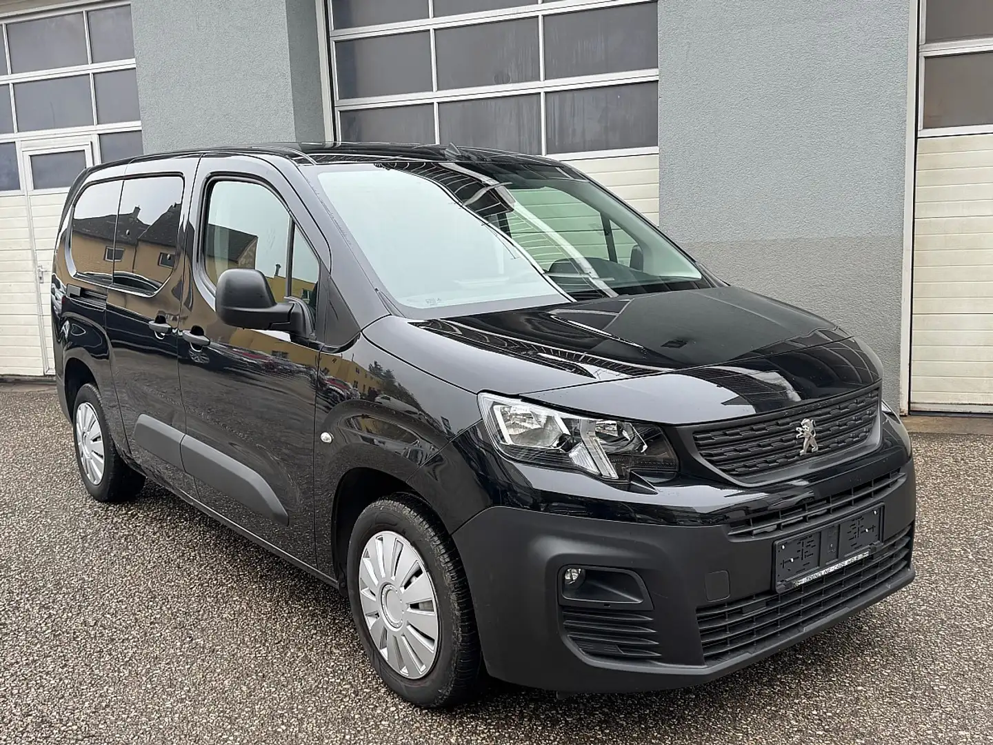 Peugeot Partner Lang BlueHDi 130 Aut. *5-SITZER* Schwarz - 2