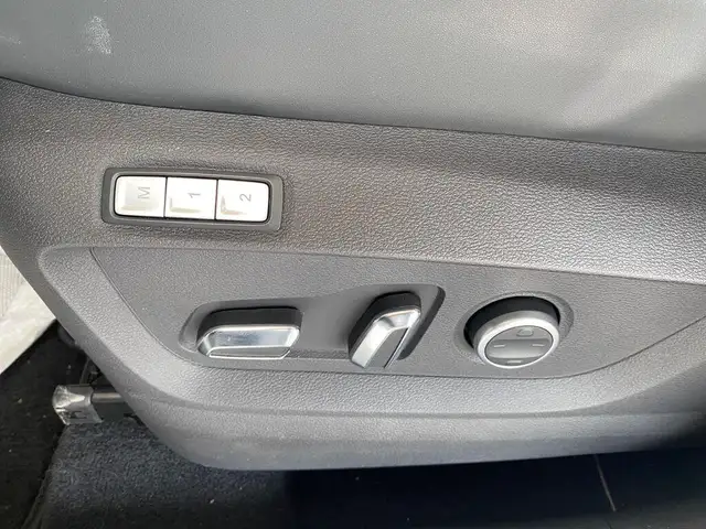 DR Automobiles DR6.0 view 13