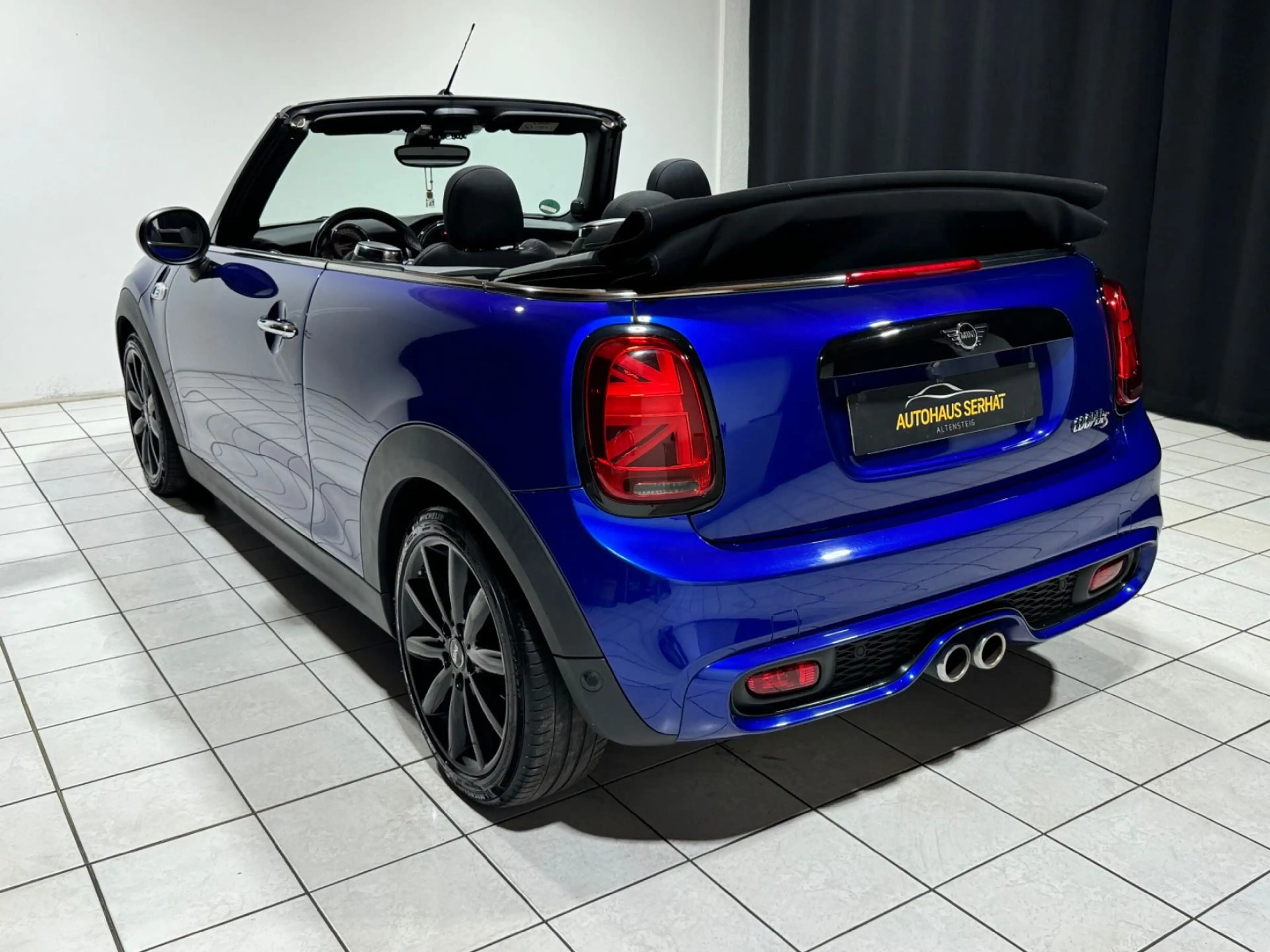 MINI Cooper S Cabrio JCW *CARPLAY*KAMERA*NAVI*LED* — photo 5