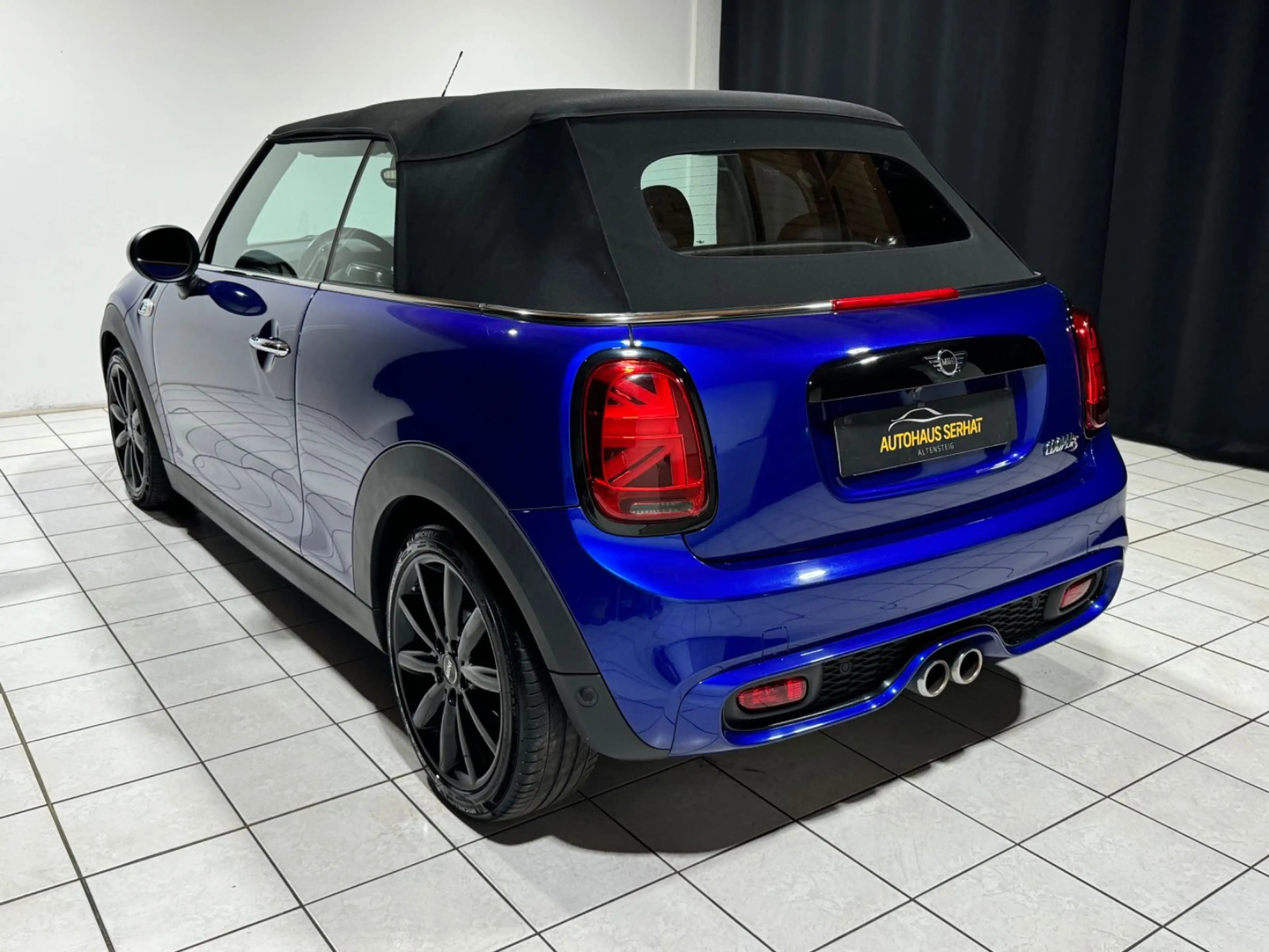 MINI Cooper S Cabrio JCW *CARPLAY*KAMERA*NAVI*LED* — photo 9