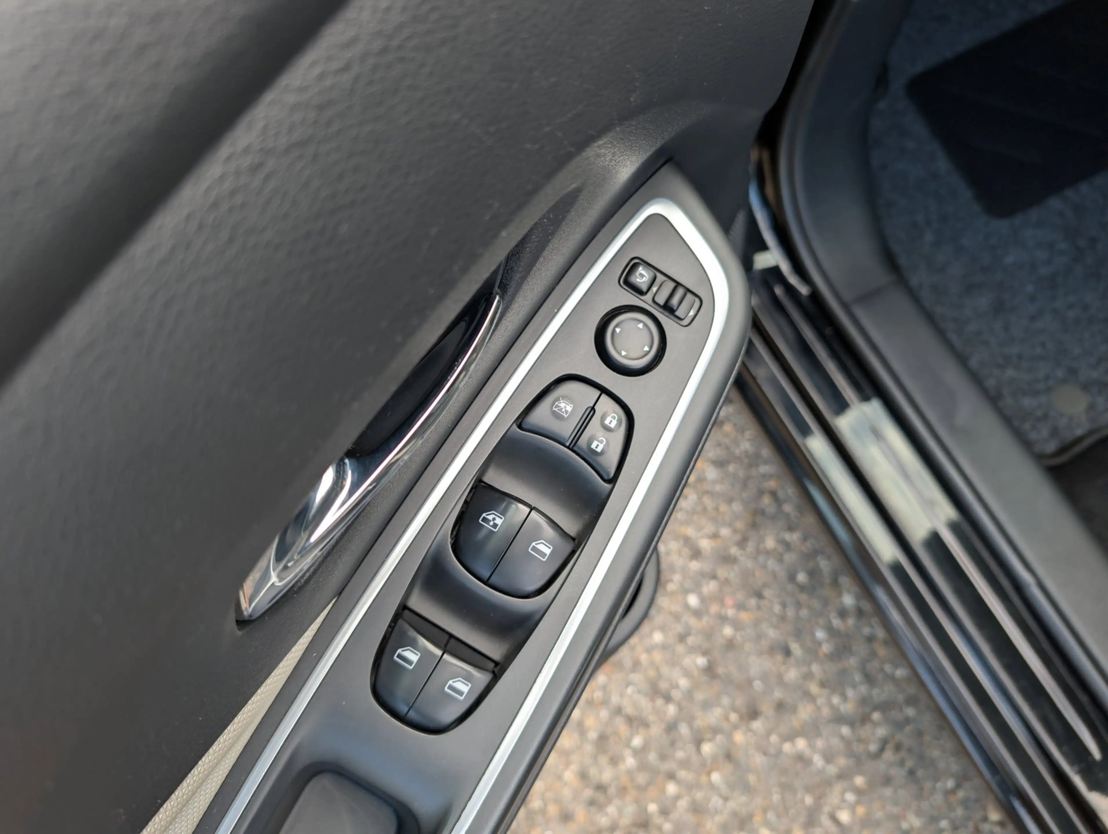 Nissan Micra 1.0 IG-T N-Connecta — photo 16