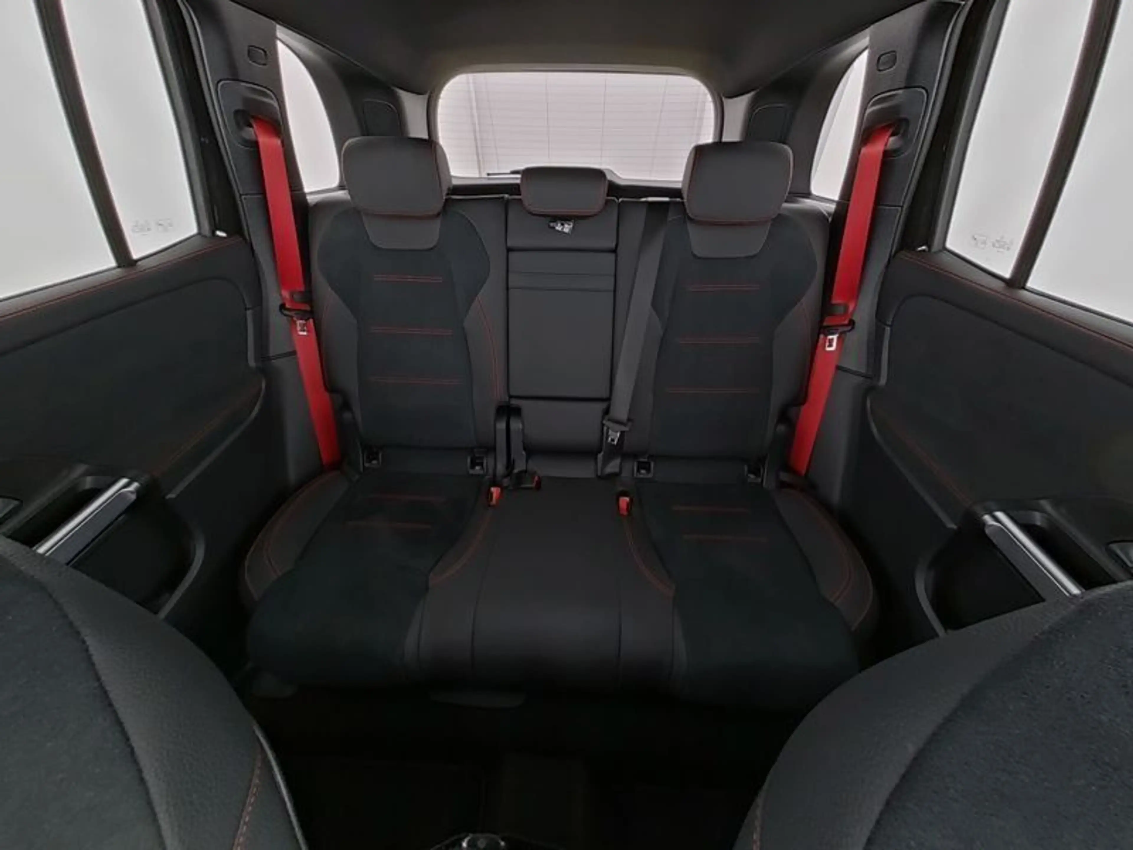 Mercedes-Benz GLB 35 AMG Mercedes-AMG GLB 35 4M NIGHT PREMIUM 360° MBEAM — photo 9