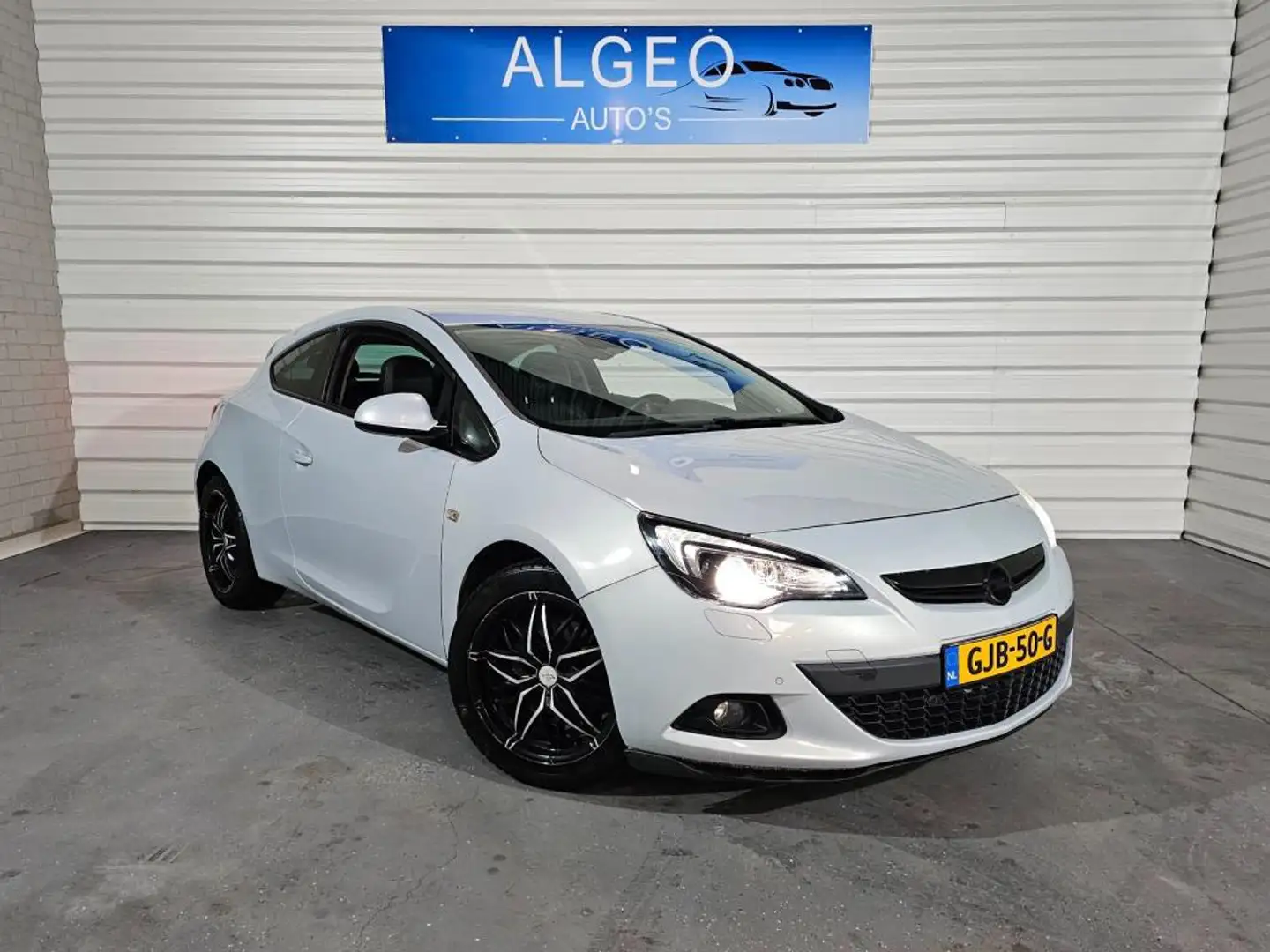 Opel Astra GTC 1.6 Turbo Sport Lees text! Wit - 2