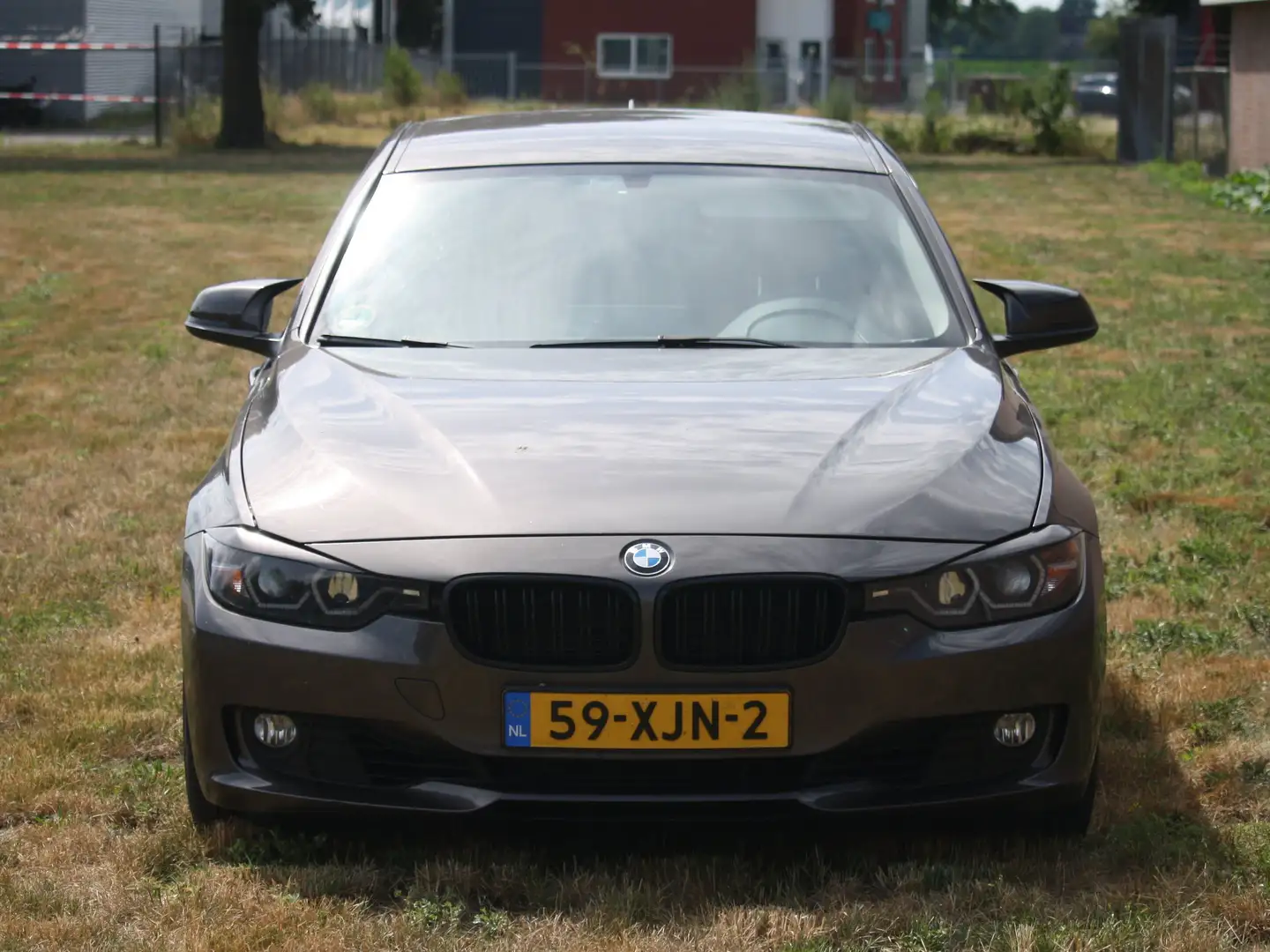 BMW 320 Executive Bruin - 1