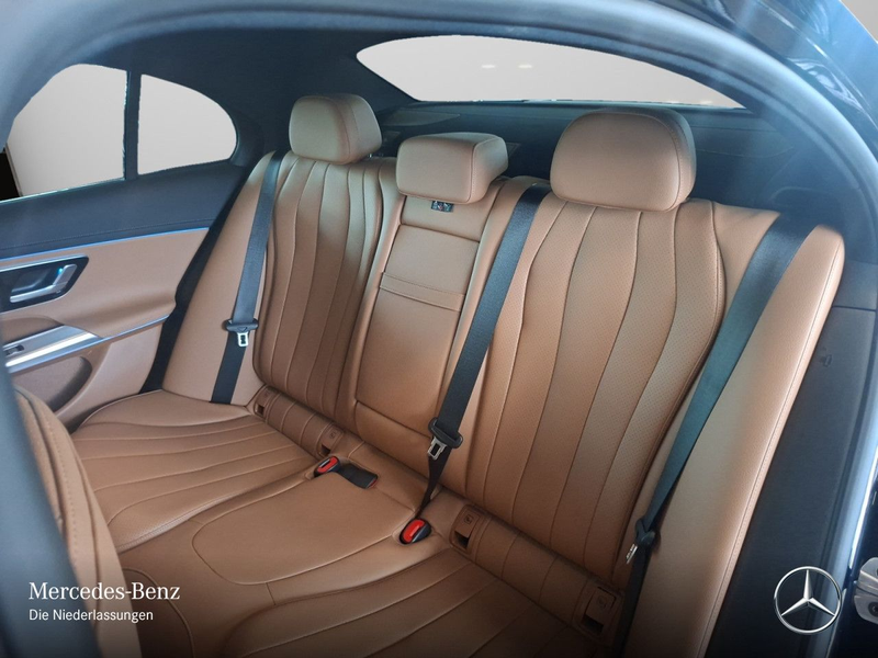Mercedes-Benz E 220 d AMG WideScreen Pano Burmester Distr. LED — photo 12