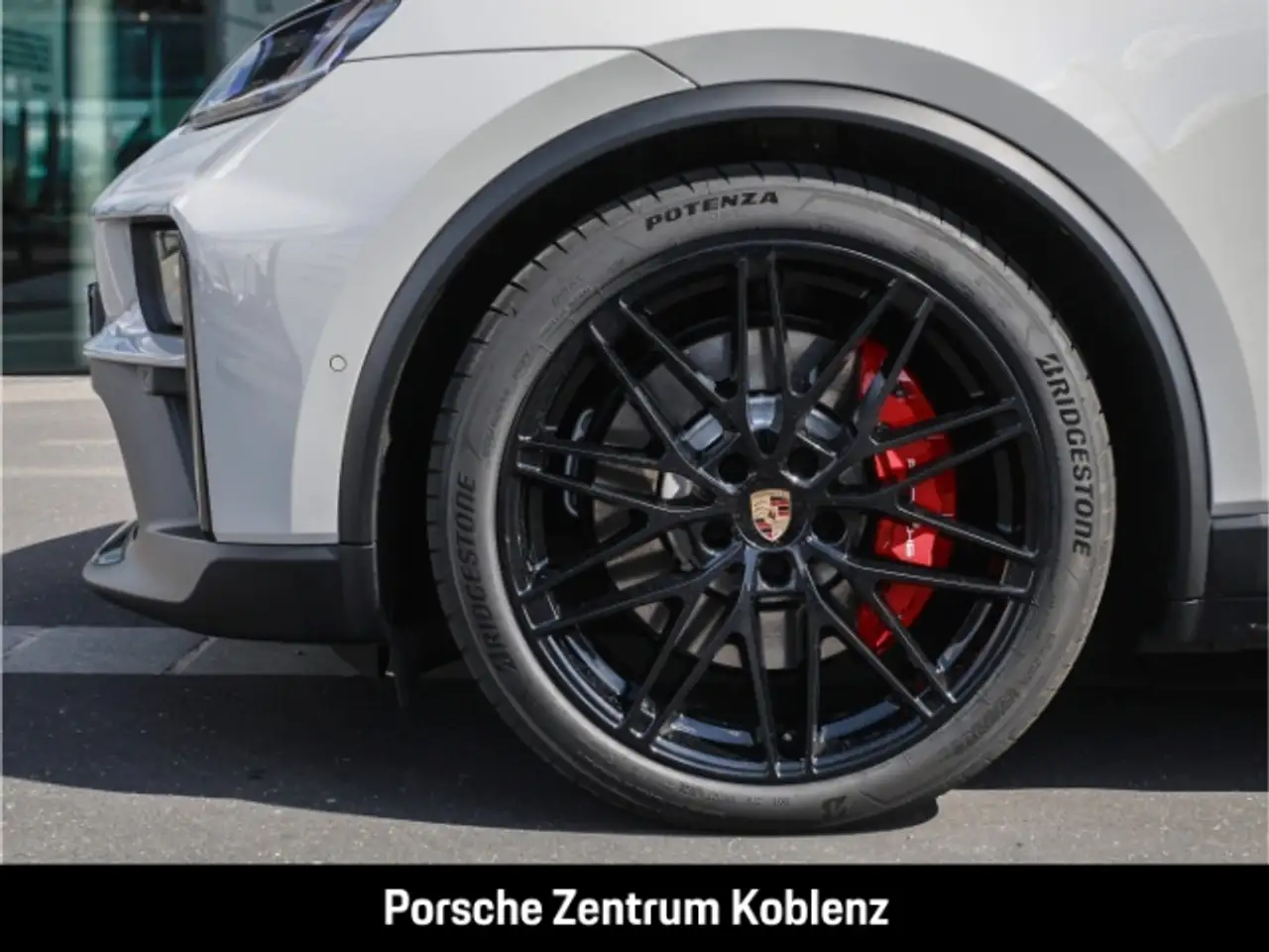 Porsche Macan GTS 12