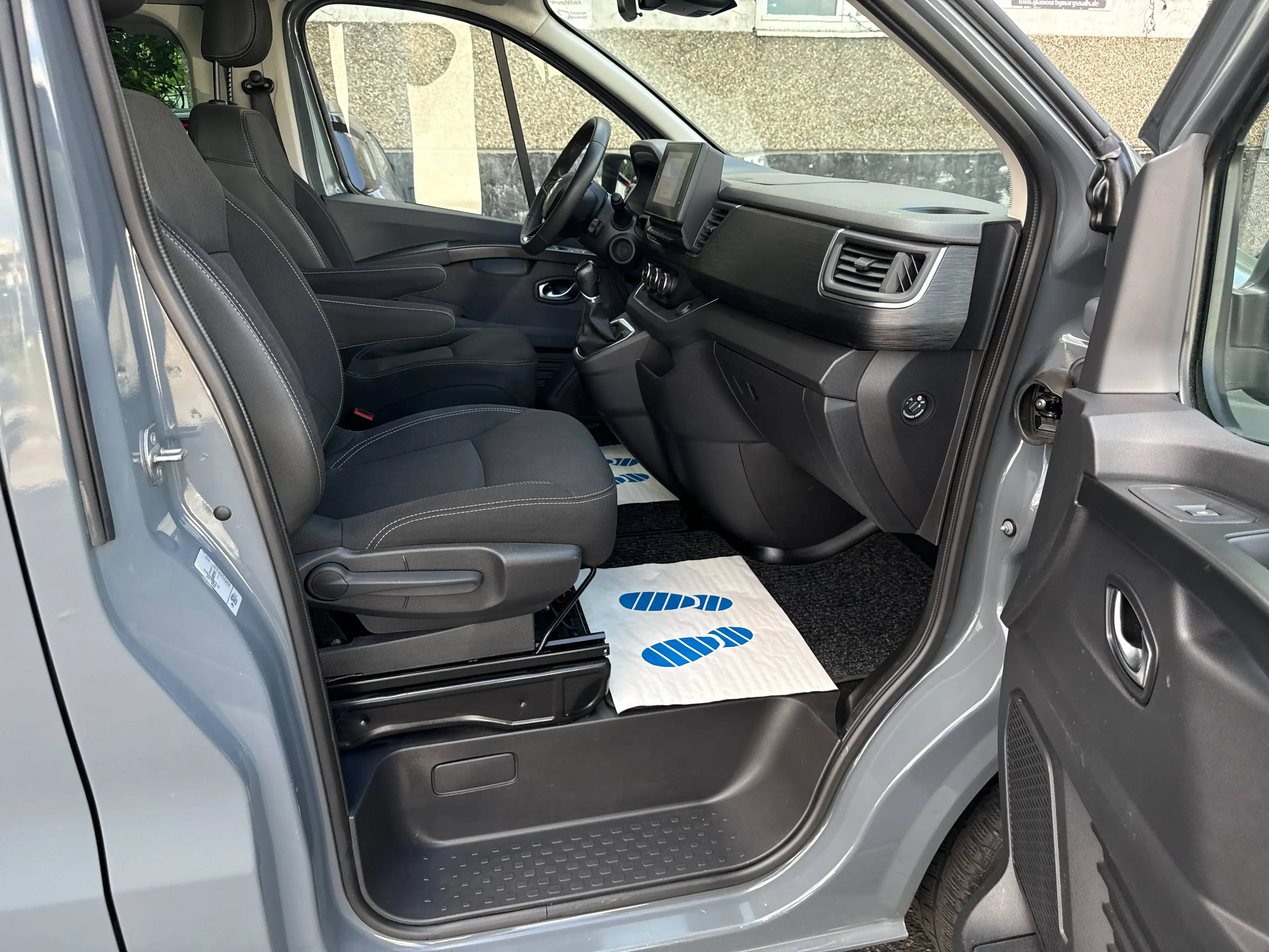 Renault Trafic 2.0 dCi Life L1H1 3,0t Automatik (AHK*8xSITZER*NAVI) — photo 8