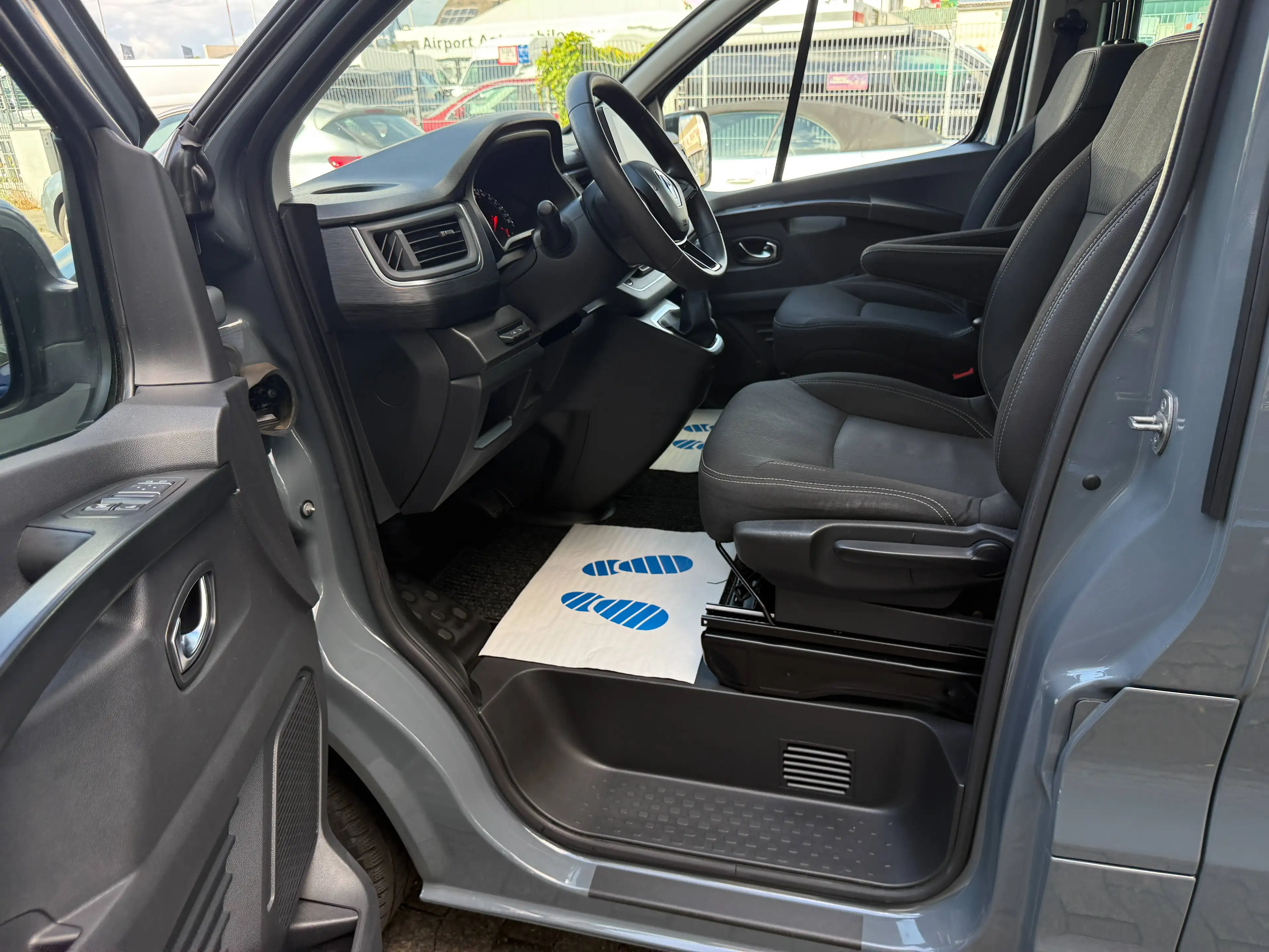 Renault Trafic 2.0 dCi Life L1H1 3,0t Automatik (AHK*8xSITZER*NAVI) — photo 13