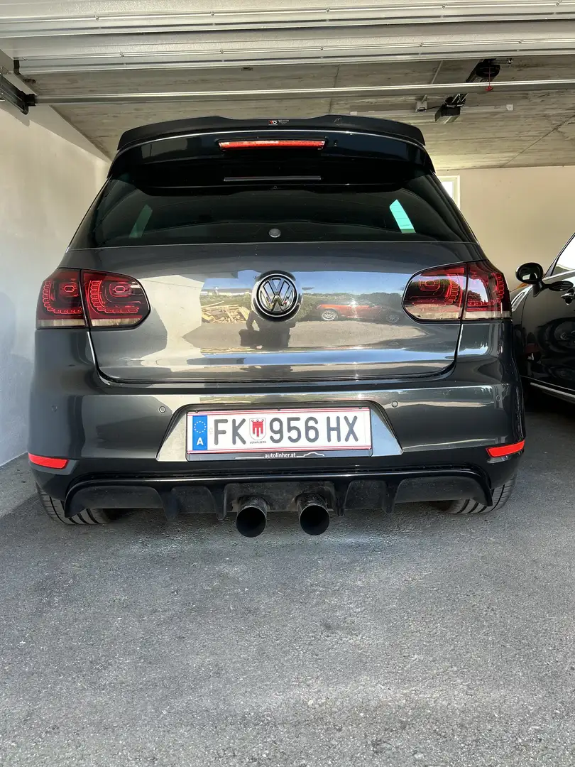 Volkswagen Golf GTI 2,0 DSG Grau - 2