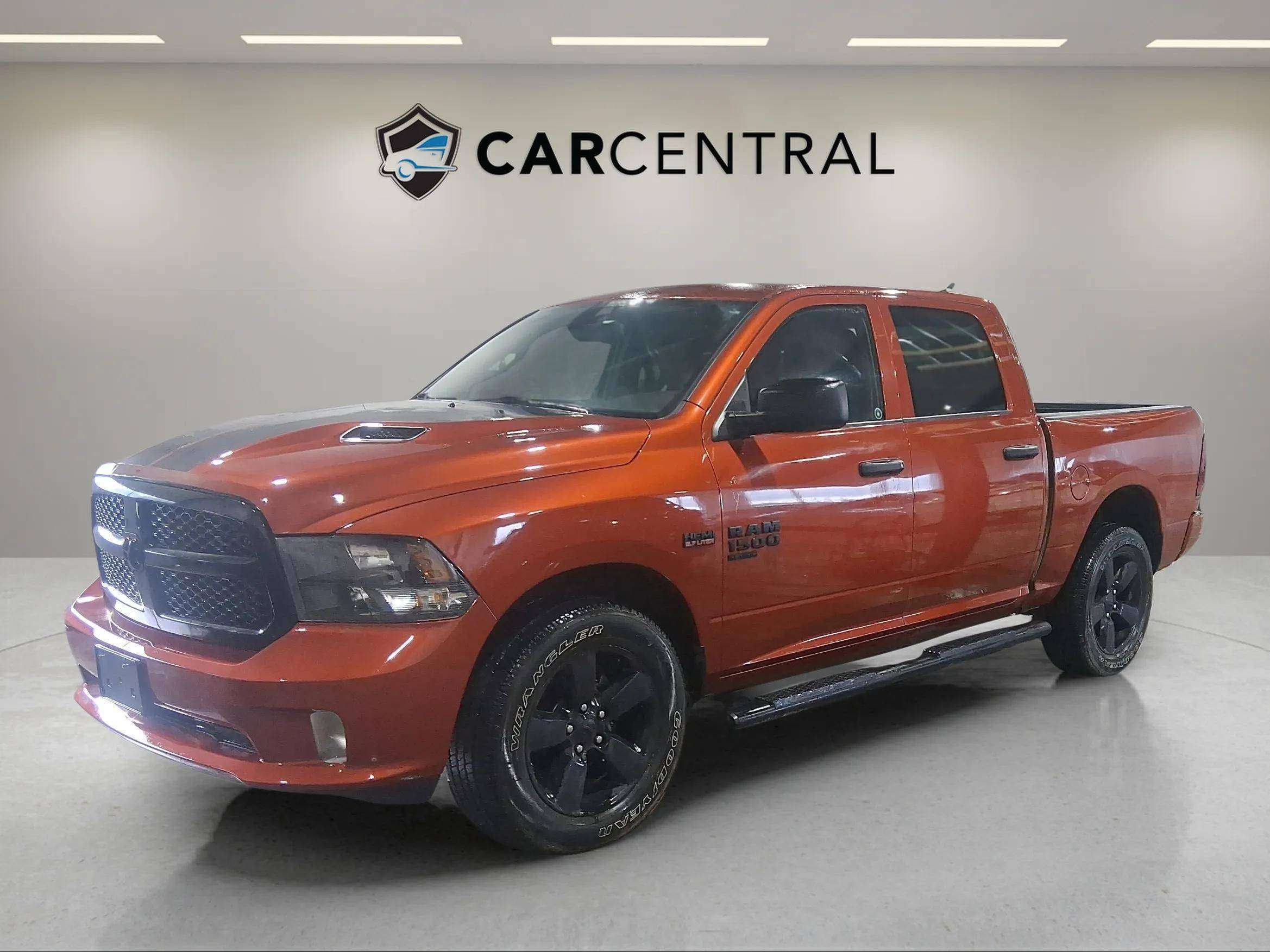 2023 RAM 1500 EXPRESS | 1 OWNER | HEMI | STEP BAR |HEATED SEATS