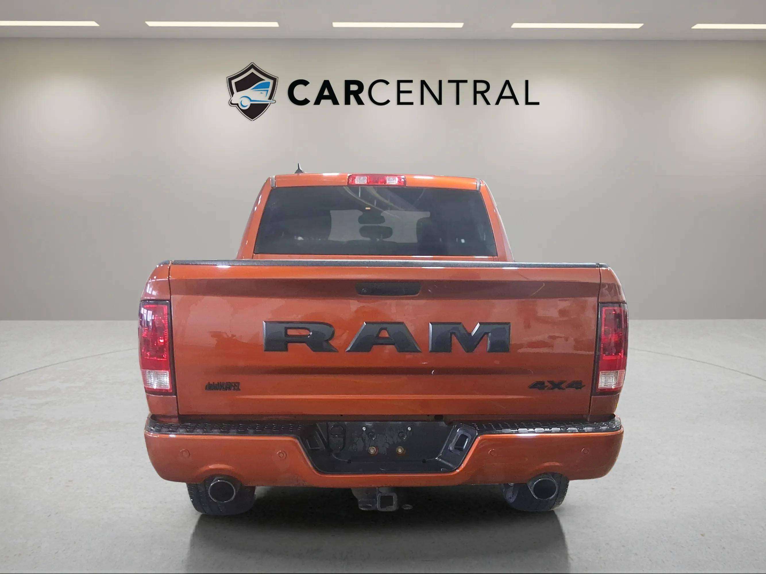 2023 RAM 1500 EXPRESS | 1 OWNER | HEMI | STEP BAR |HEATED SEATS — снимка 1
