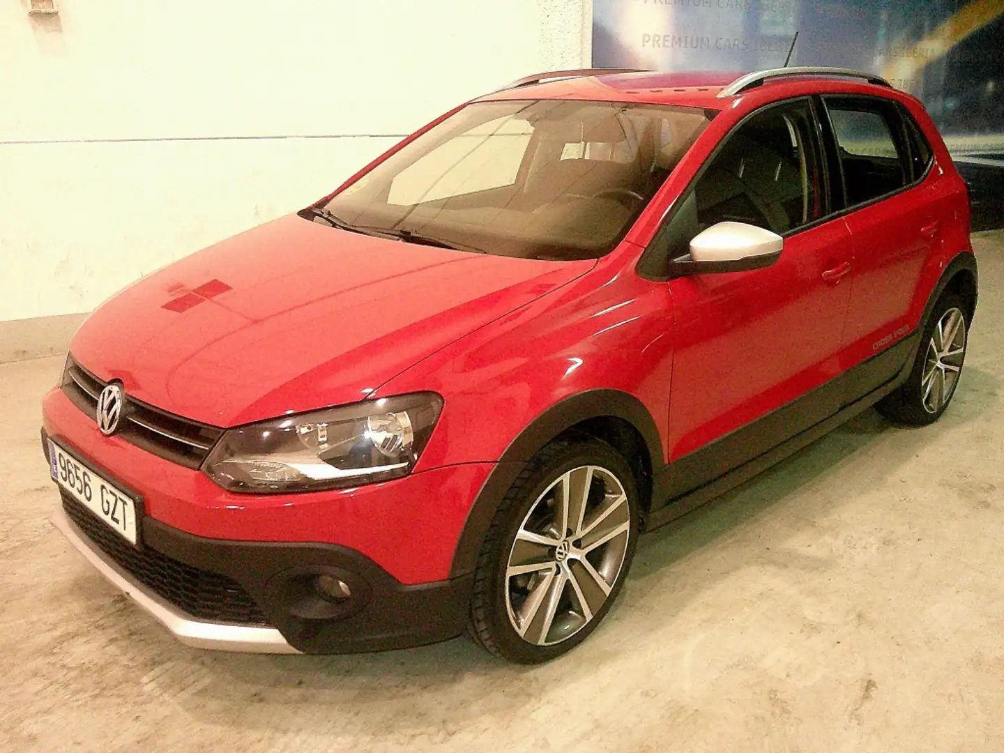 Volkswagen Polo 1.6TDI Cross 90 Rojo - 1