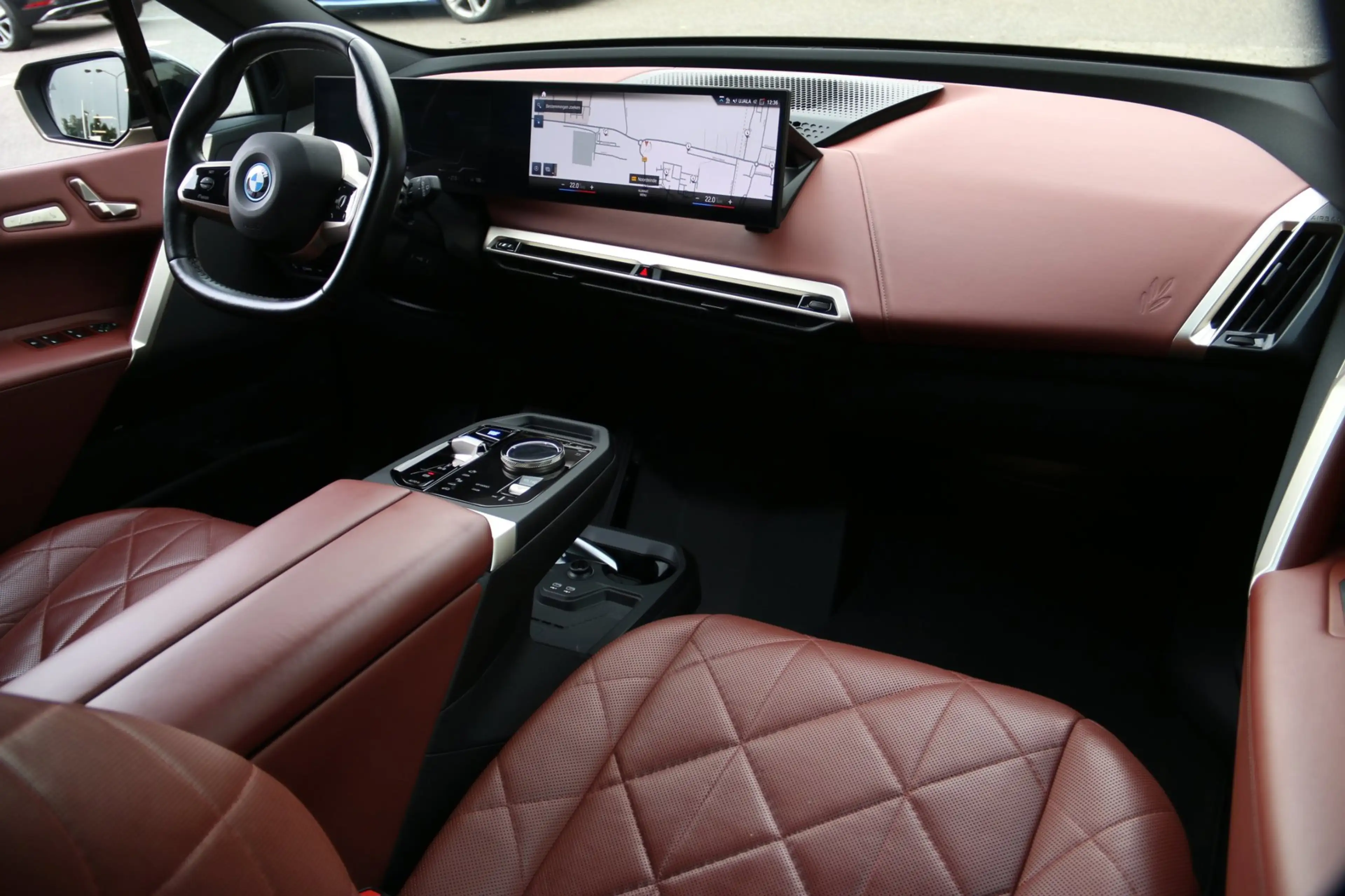 BMW iX XDrive50 High Executive 112 kWh COPILOT LASER VOL! — photo 17