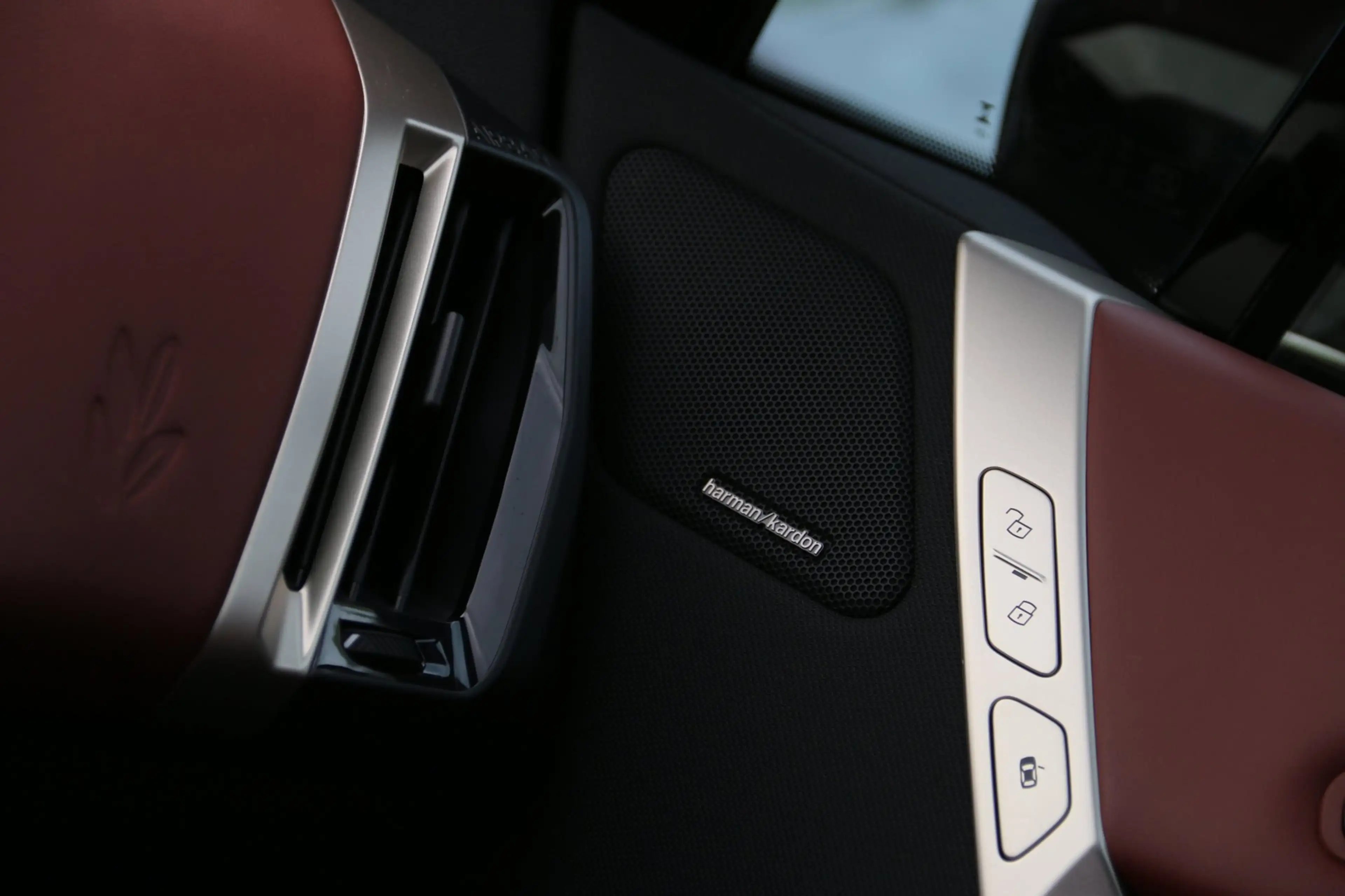 BMW iX XDrive50 High Executive 112 kWh COPILOT LASER VOL! — photo 24