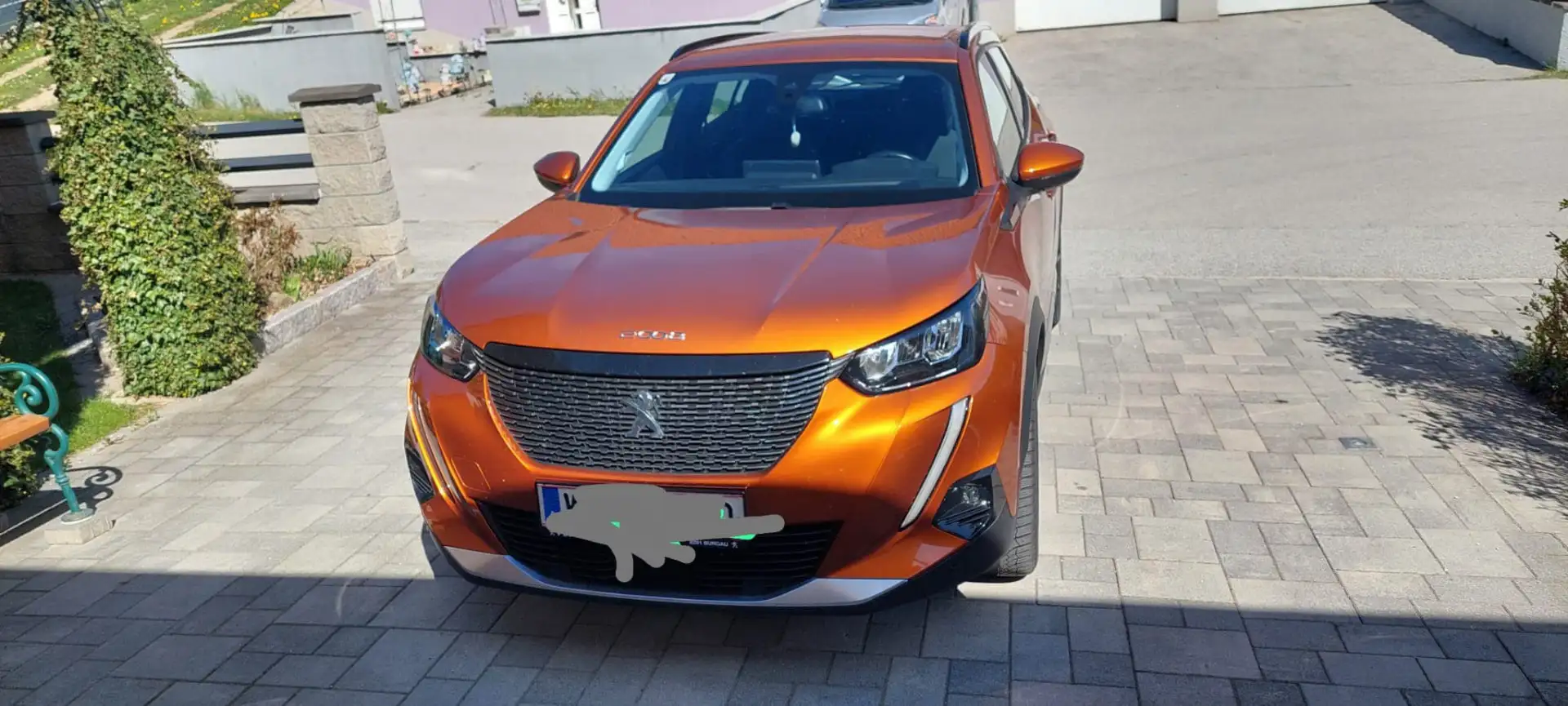 Peugeot 2008 PureTech 100 S&S Active 6-Gang-Manuell Orange - 1