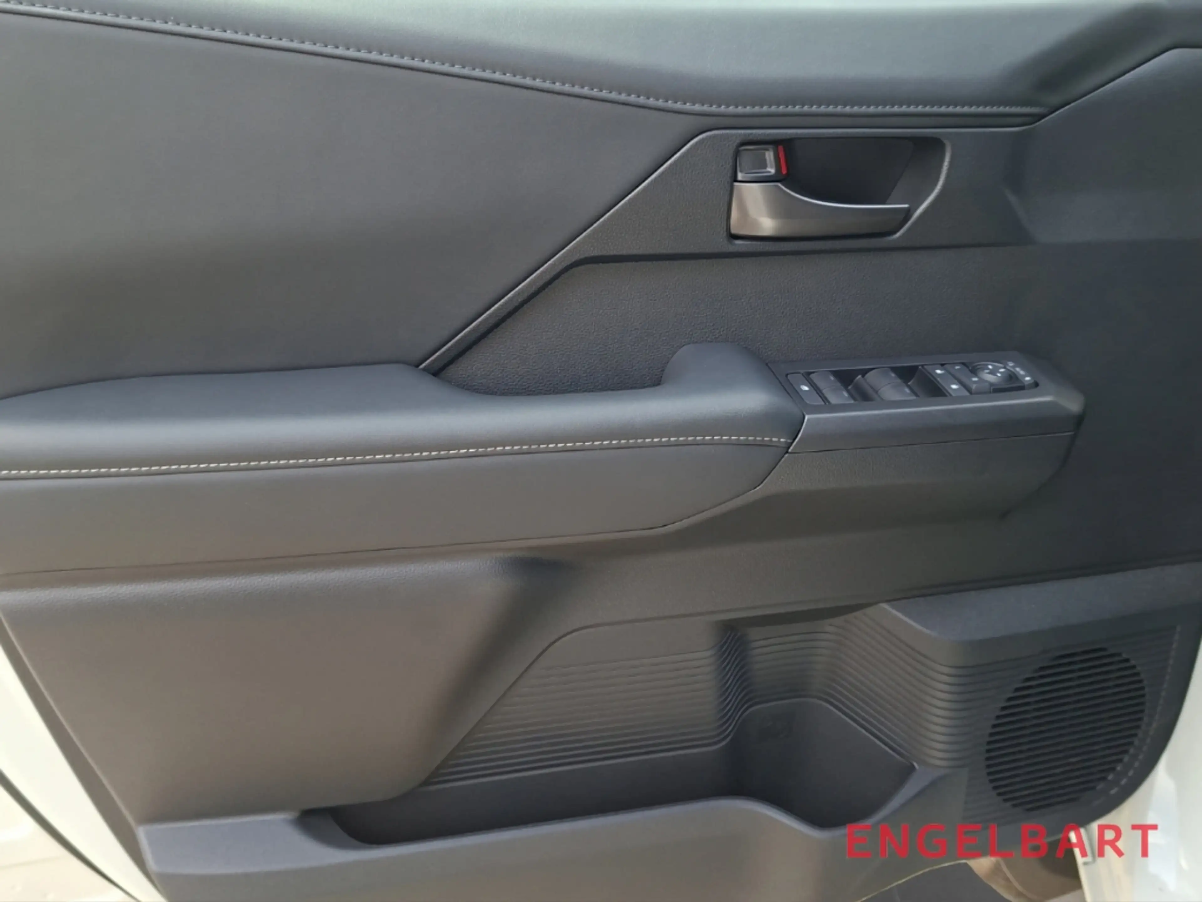 Toyota Hilux Double Cab Electric 144 kW 4x4 Executive — photo 7