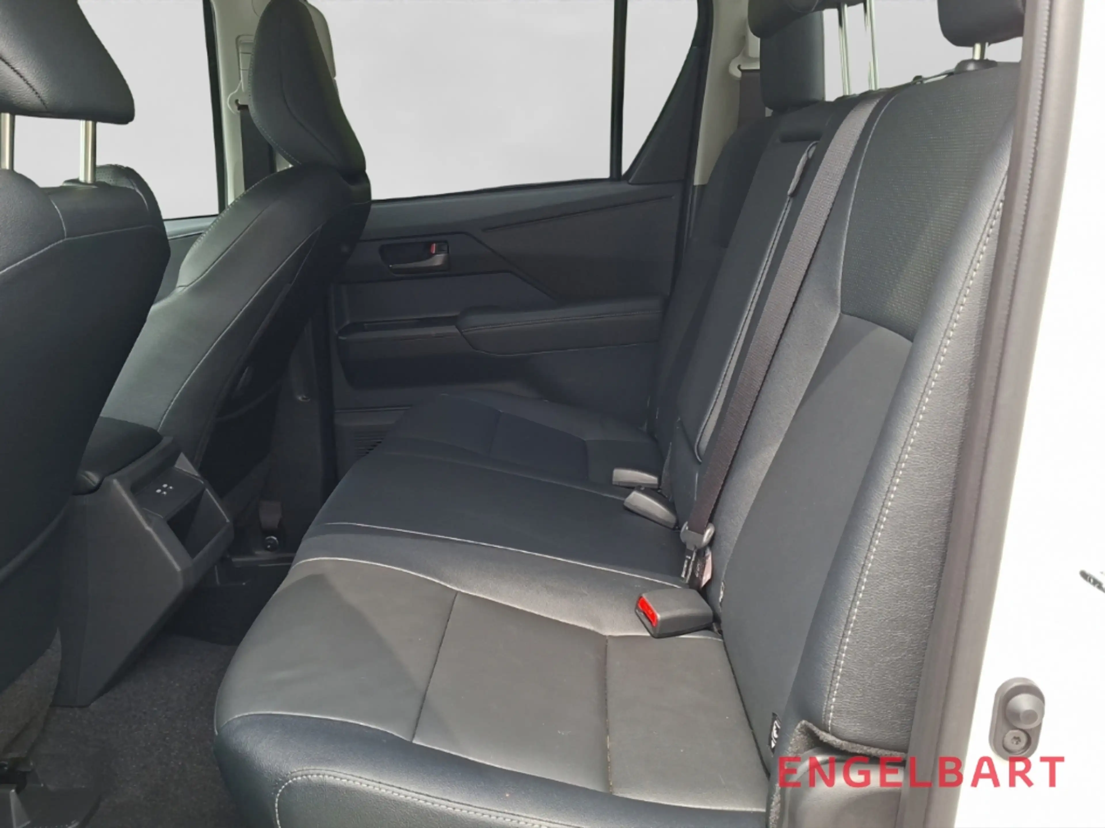 Toyota Hilux Double Cab Electric 144 kW 4x4 Executive — photo 9