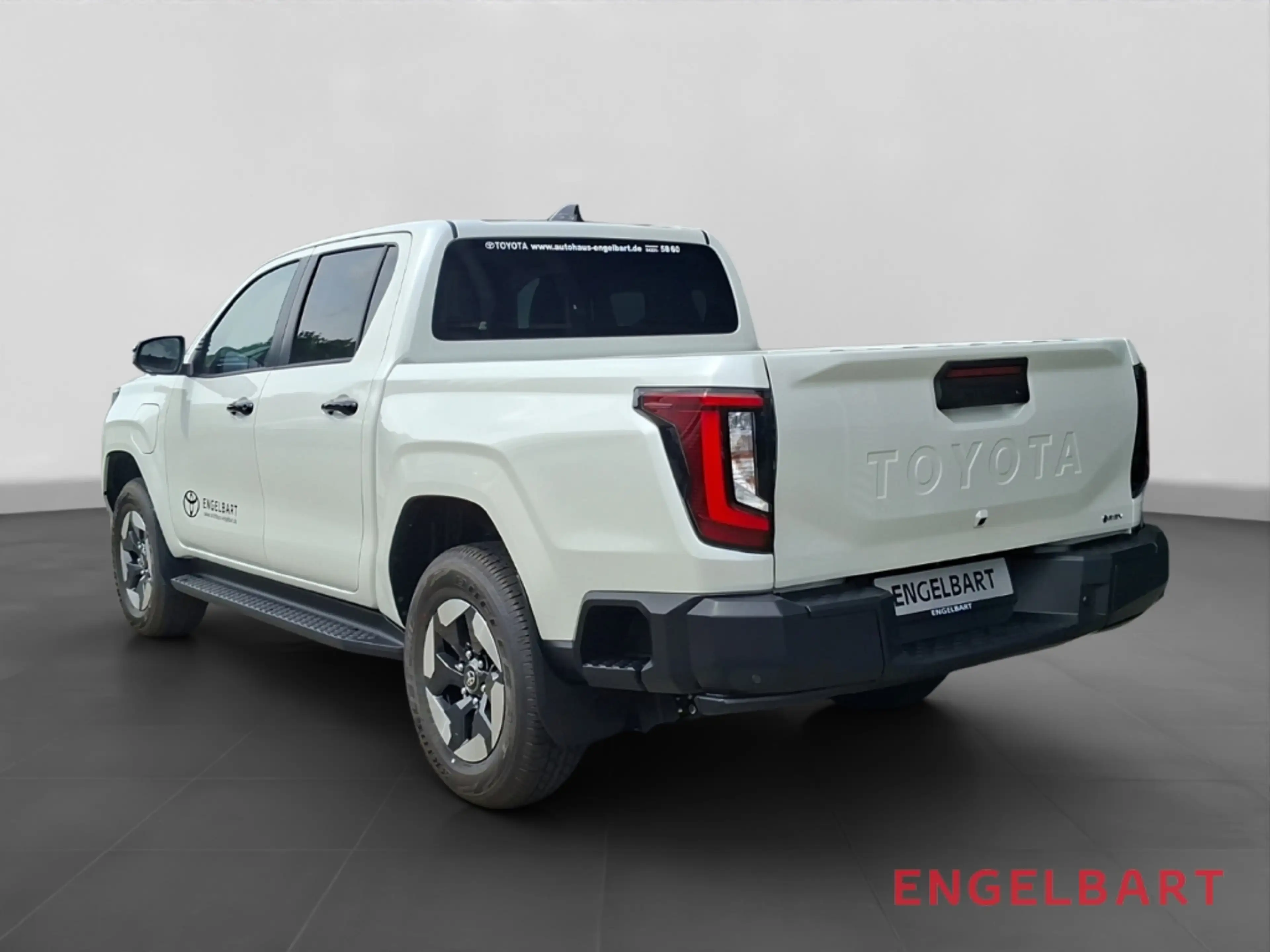 Toyota Hilux Double Cab Electric 144 kW 4x4 Executive — photo 3
