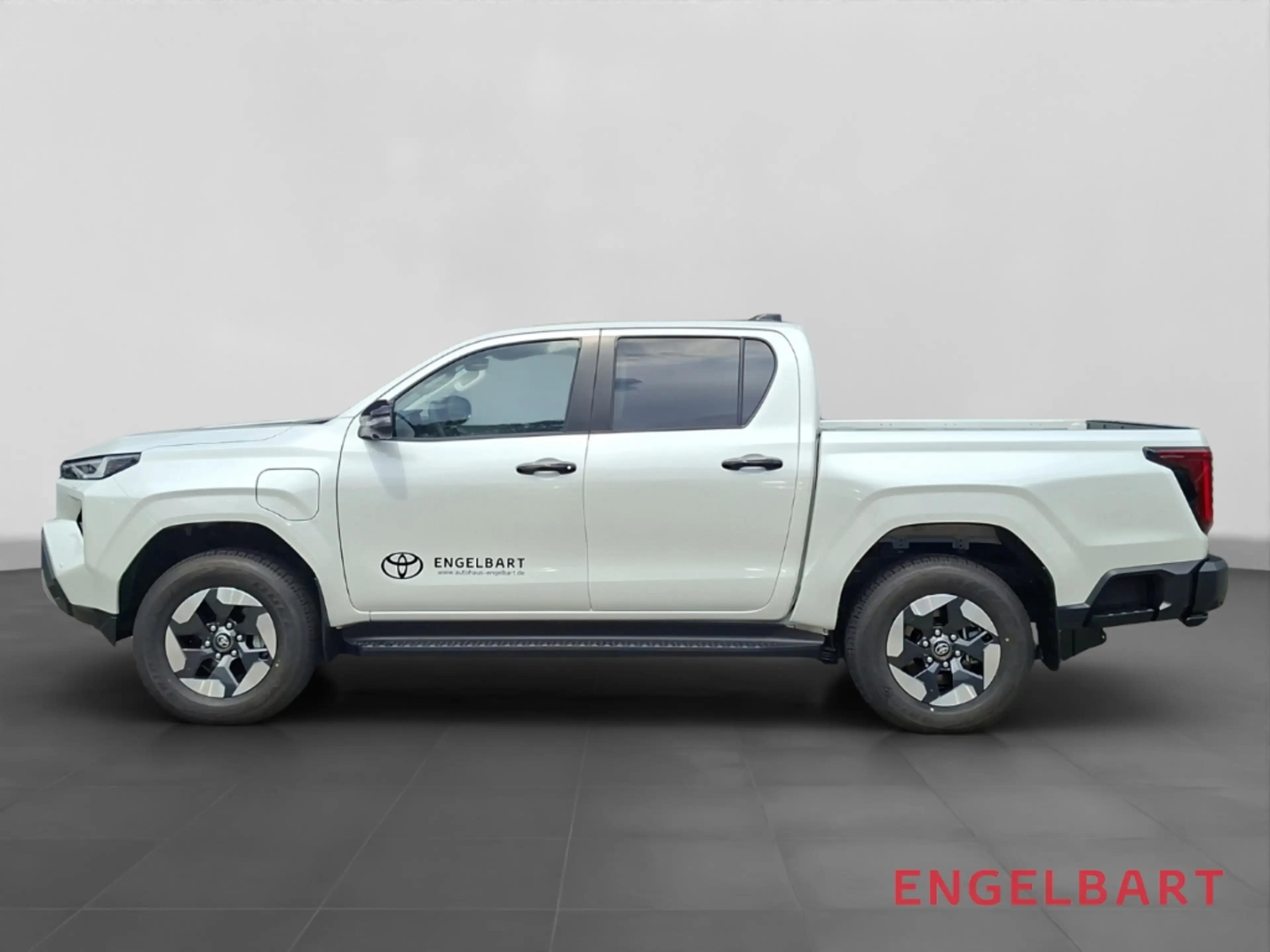 Toyota Hilux Double Cab Electric 144 kW 4x4 Executive — photo 2