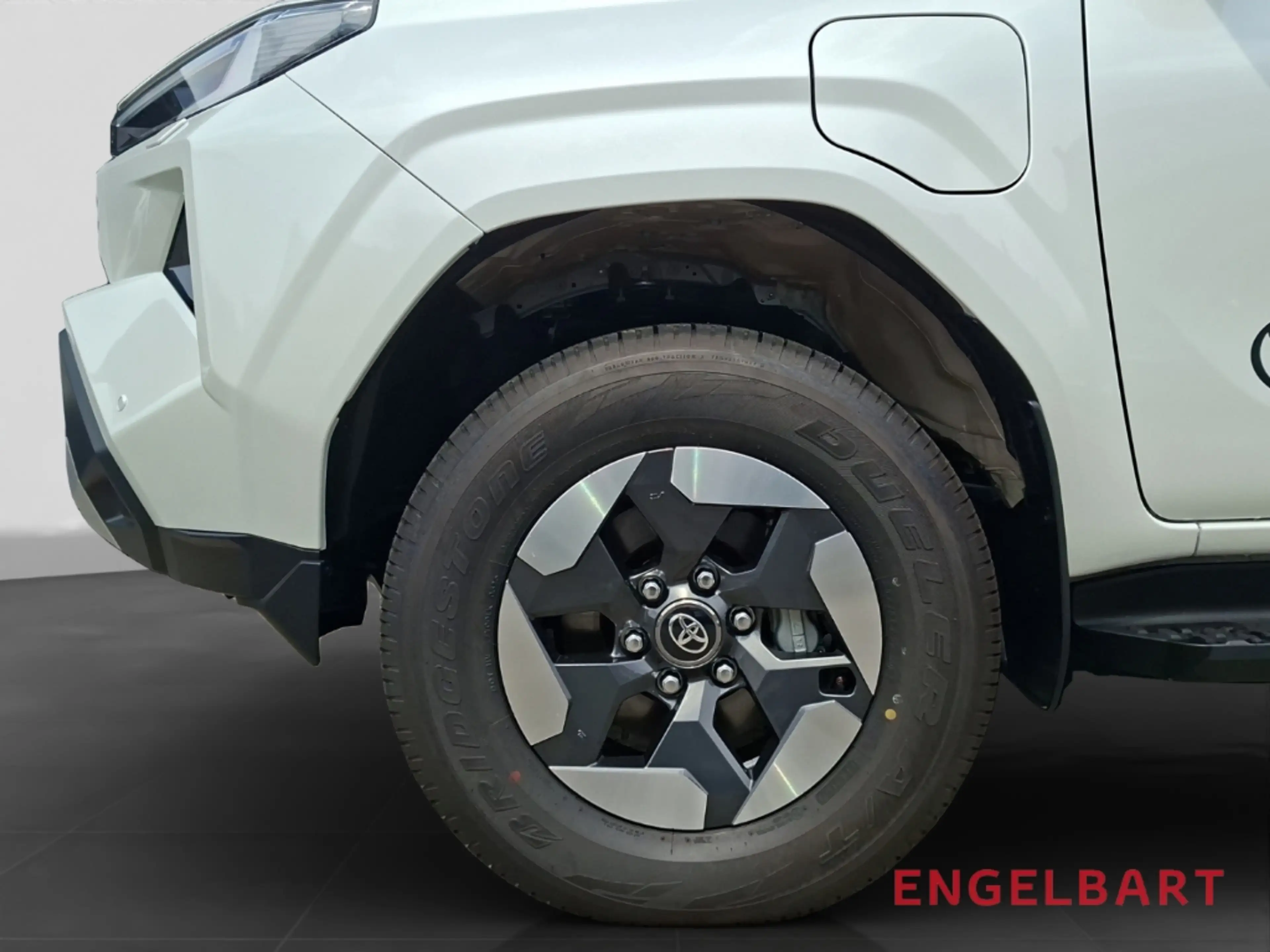 Toyota Hilux Double Cab Electric 144 kW 4x4 Executive — photo 12