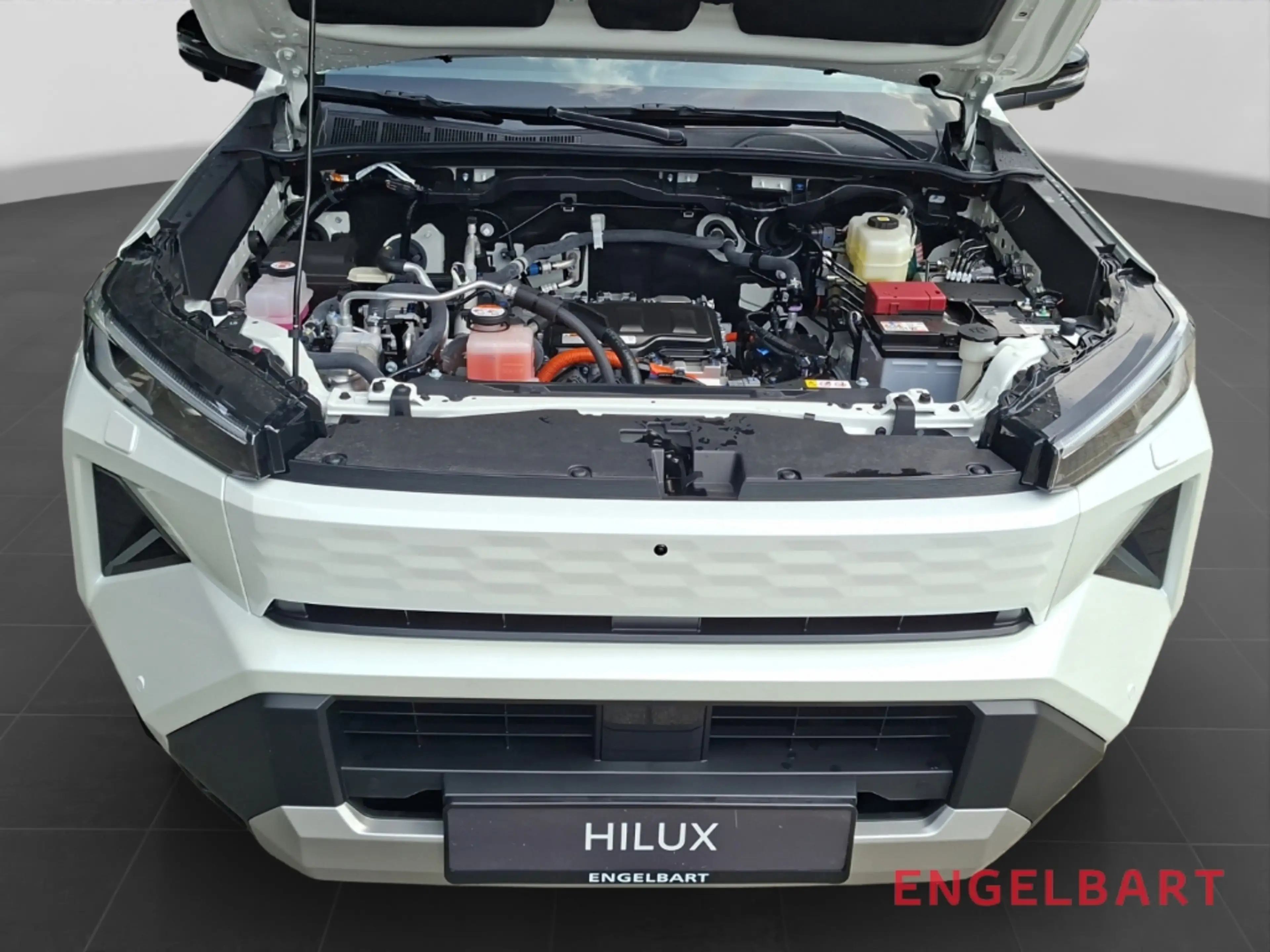 Toyota Hilux Double Cab Electric 144 kW 4x4 Executive — photo 11