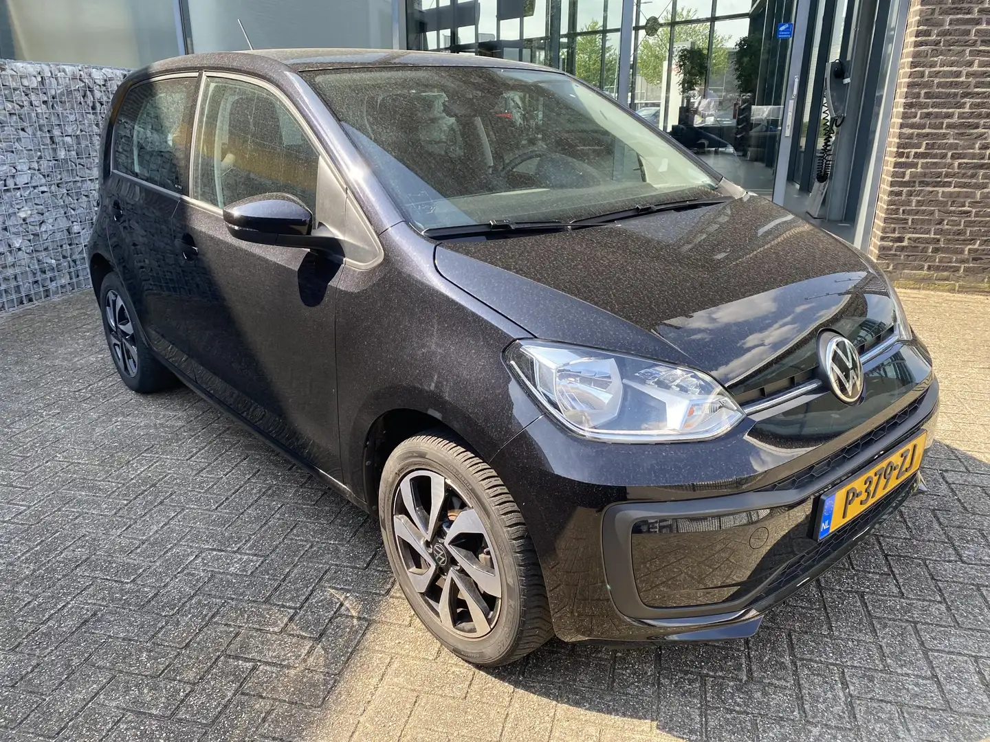 Volkswagen up! 1.0 Active 65 PK | Camera | Cruise Control | Parke Zwart - 2