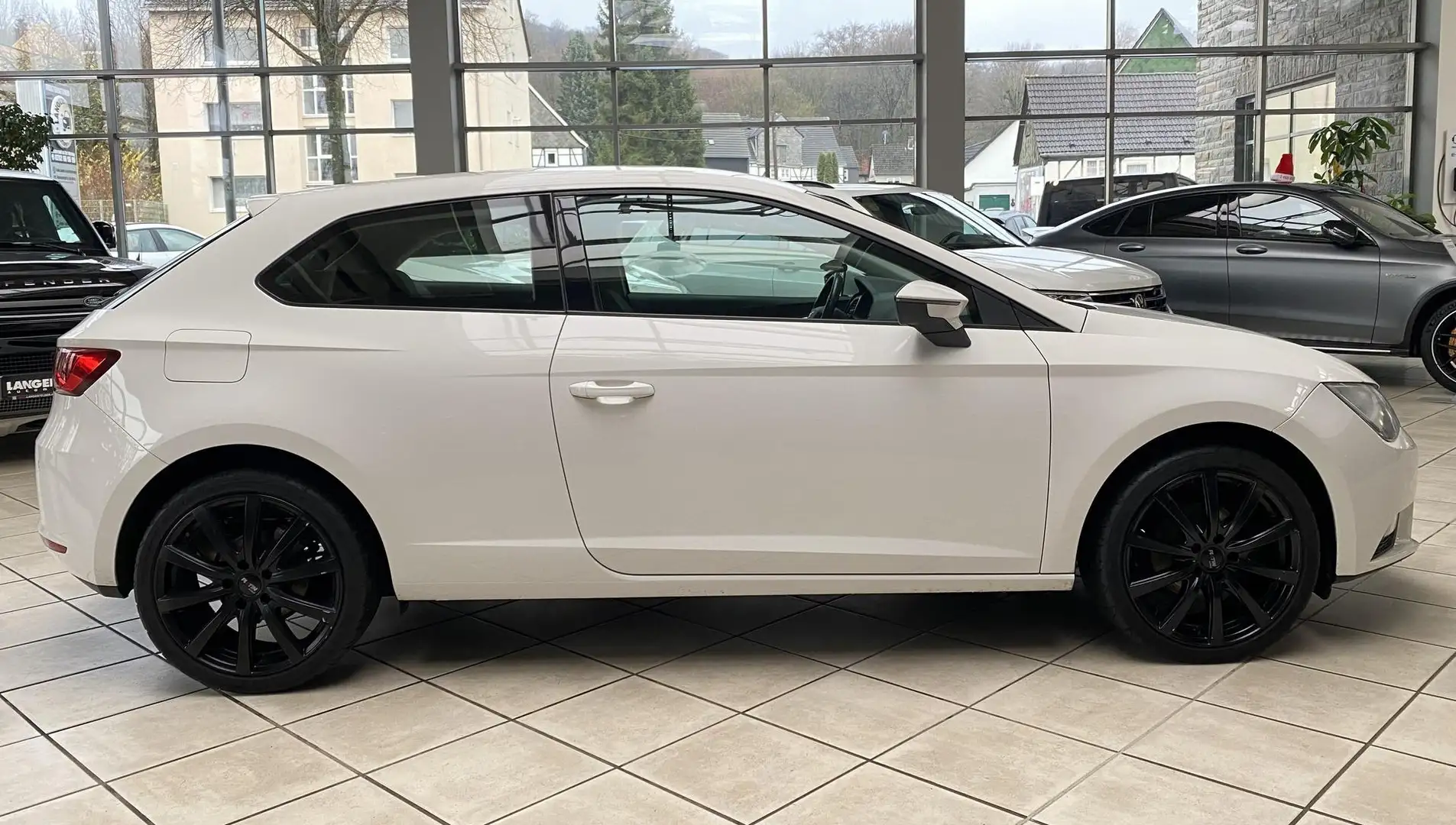 SEAT Leon Leon SC 1.2l TSI Style TPM|SHZ|18"LMF|PDC|USBAUX Weiß - 2
