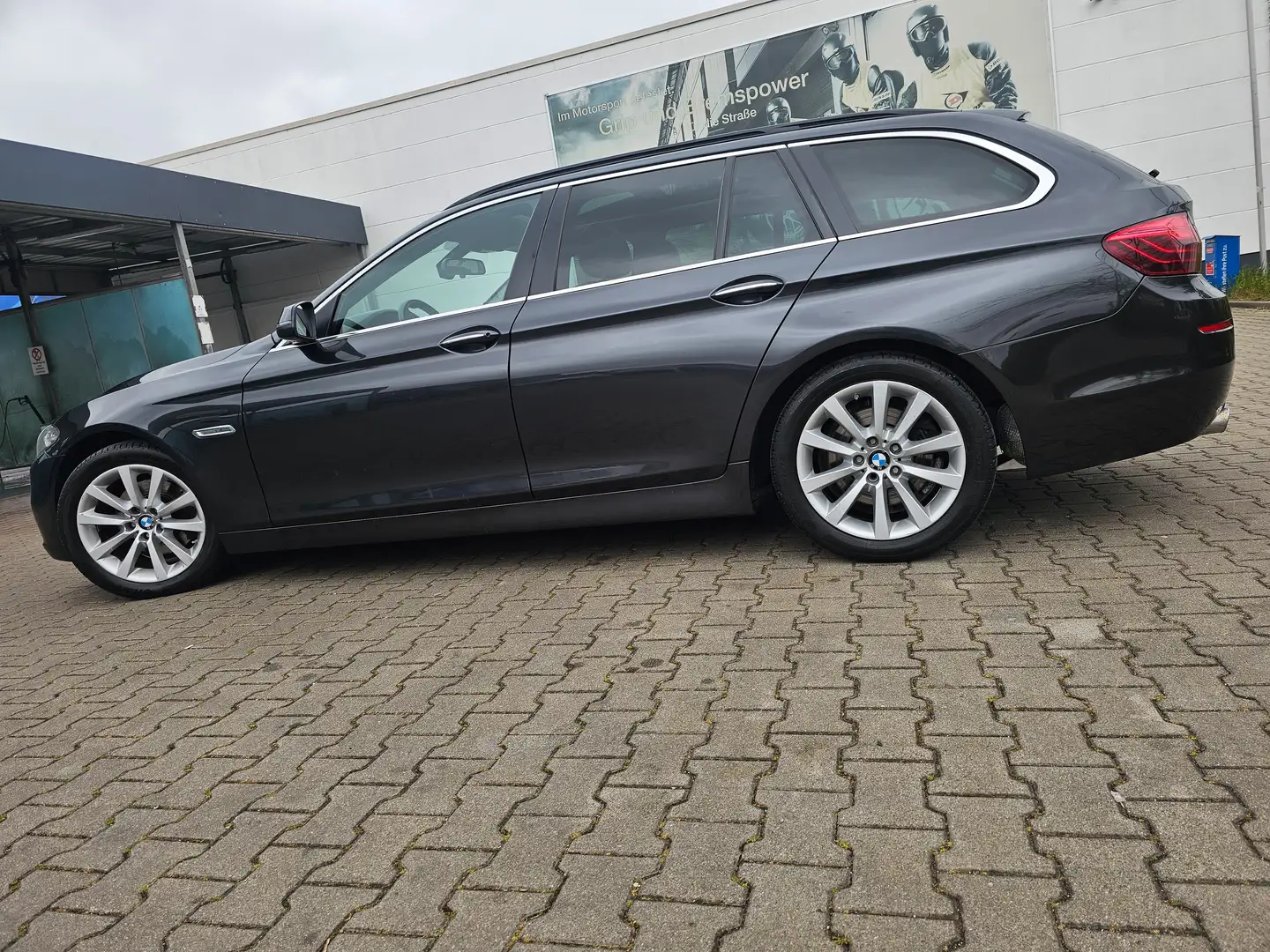 BMW 520 520 d,Automatik,Panorama,Navi,Xenon,LTüv08/26, Gris - 2