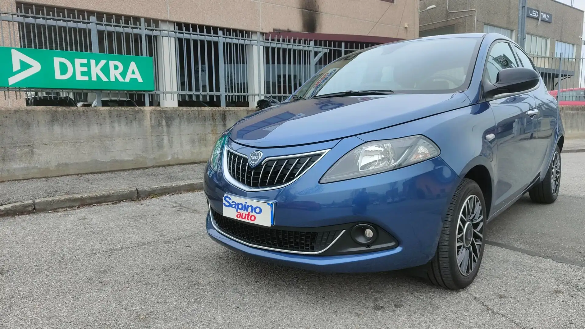 Lancia Ypsilon 1.0 FireFly 5 porte S&S Hybrid Platino Blau - 1