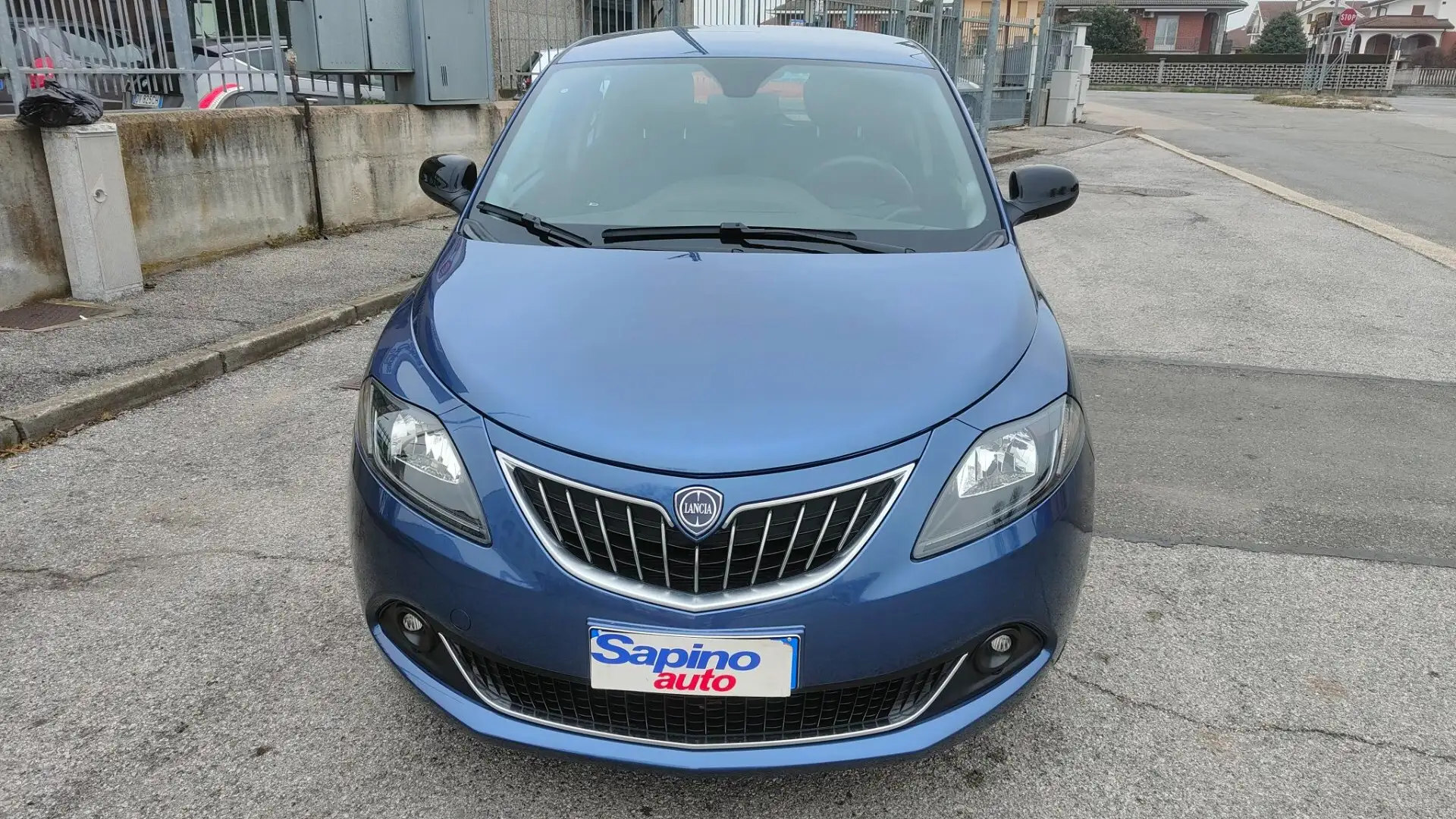 Lancia Ypsilon 1.0 FireFly 5 porte S&S Hybrid Platino Blau - 2