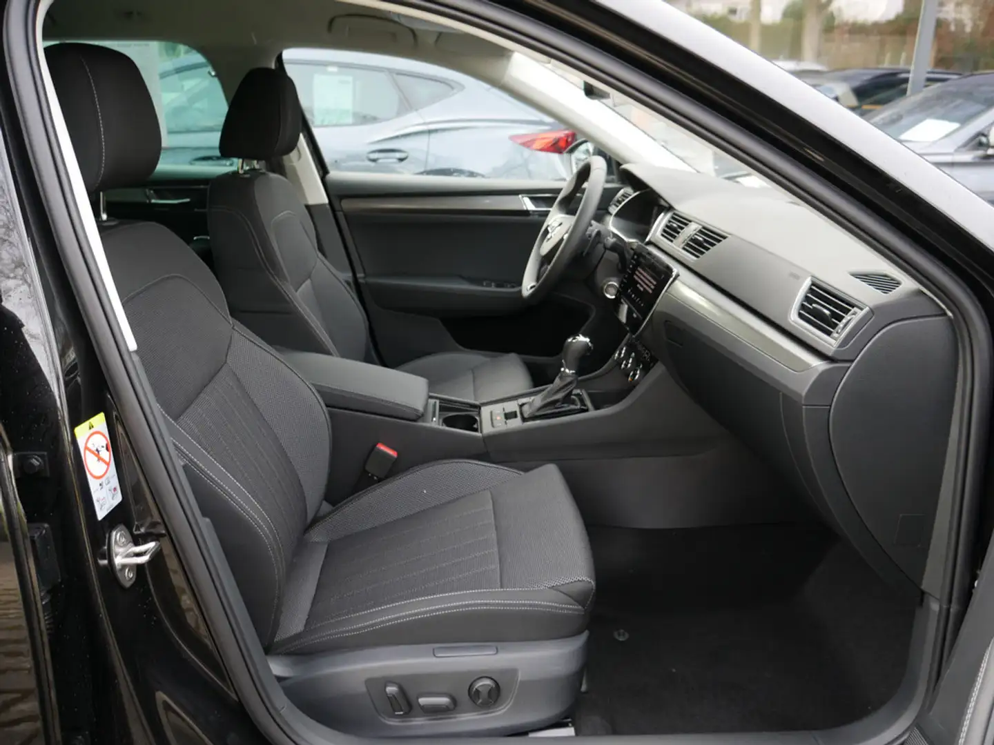 Skoda Superb Combi 2.0 TDI Style STANDHZ MATRIX-LED Schwarz - 2