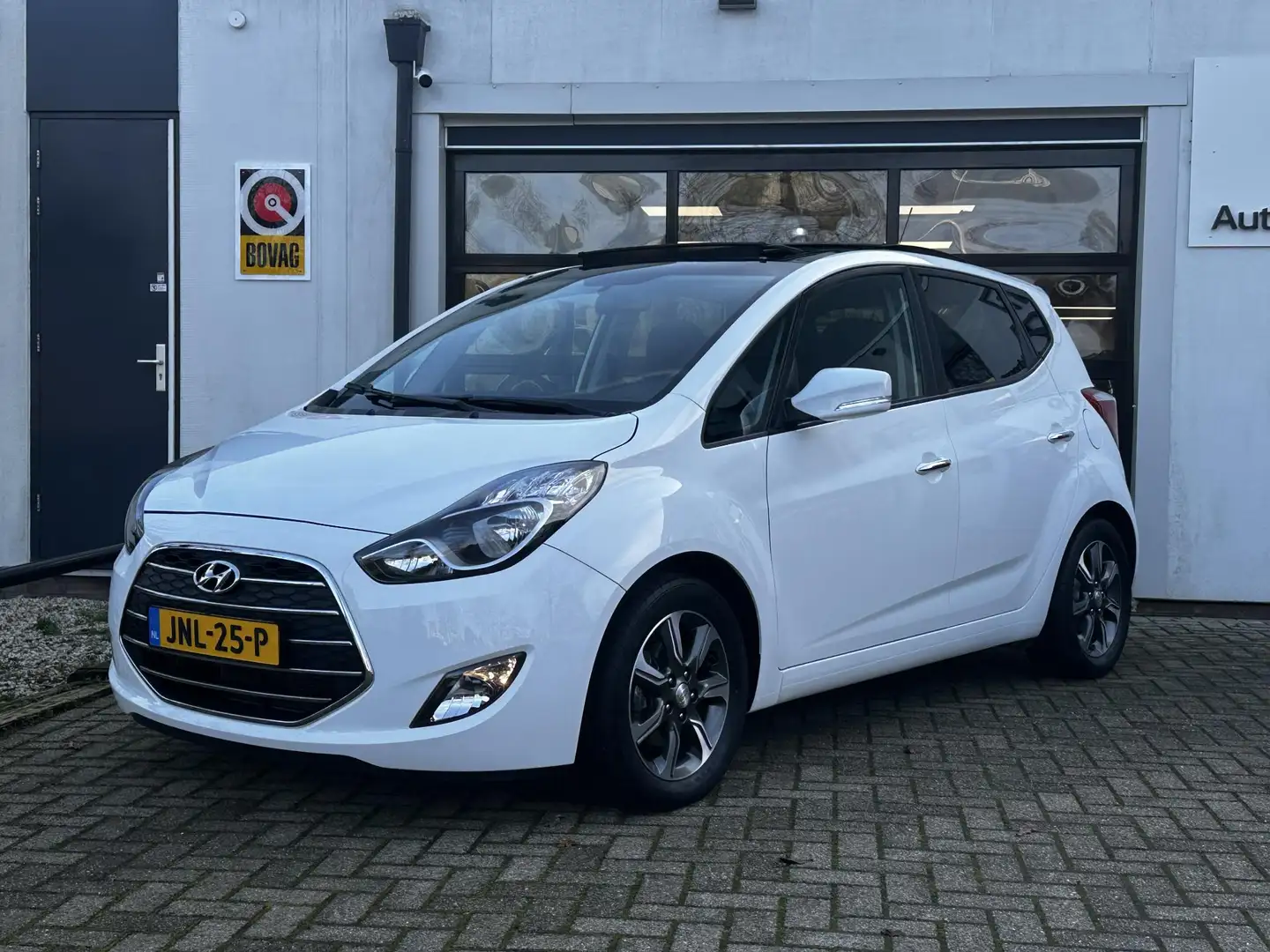 Hyundai iX20 1.4i Go! Luxe uitvoering | Camera | Navi | Schuif/ Wit - 1