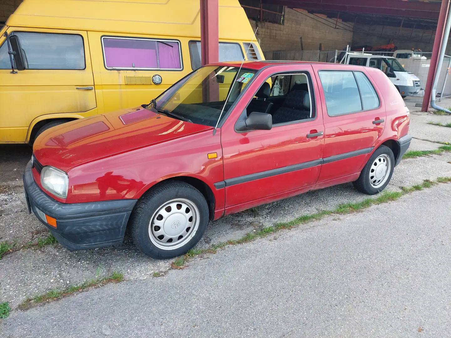 Volkswagen Golf Golf CL Europe Rouge - 1