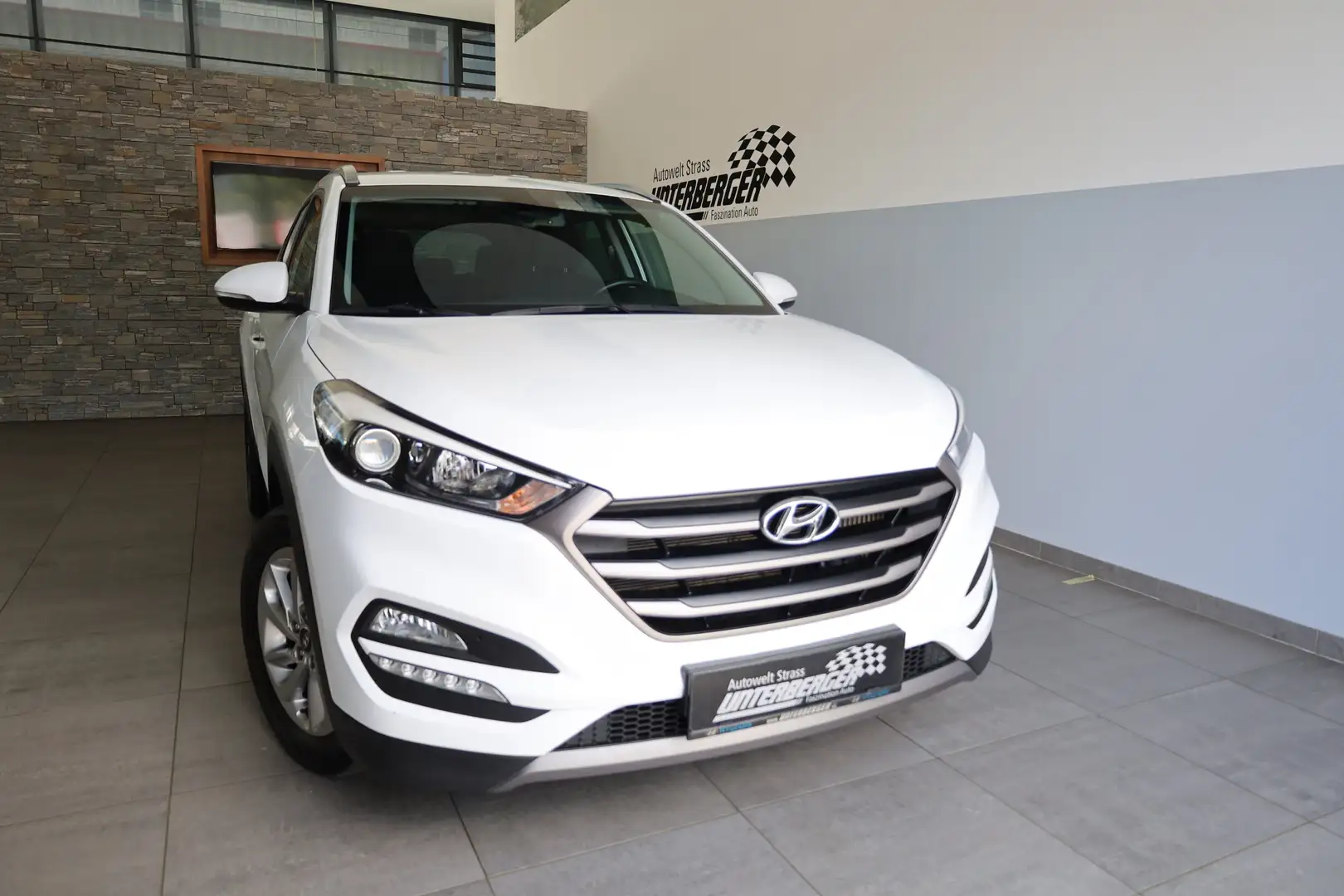 Hyundai TUCSON GO 2,0 CRDi 4WD LED RFK Klimaaut. PDC Weiß - 2