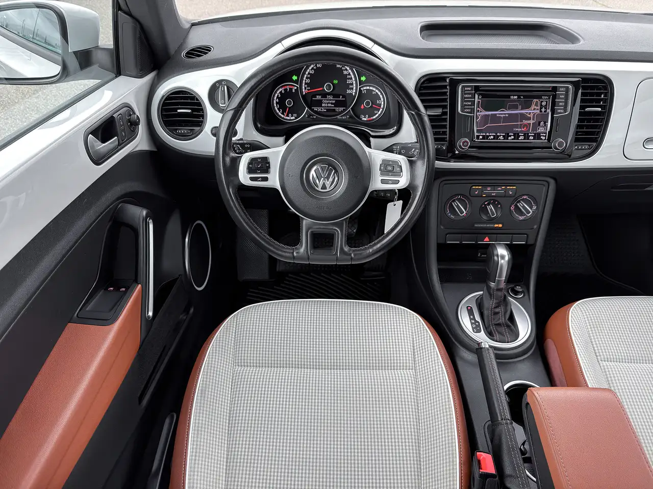 Volkswagen Beetle снимка Volkswagen Beetle
