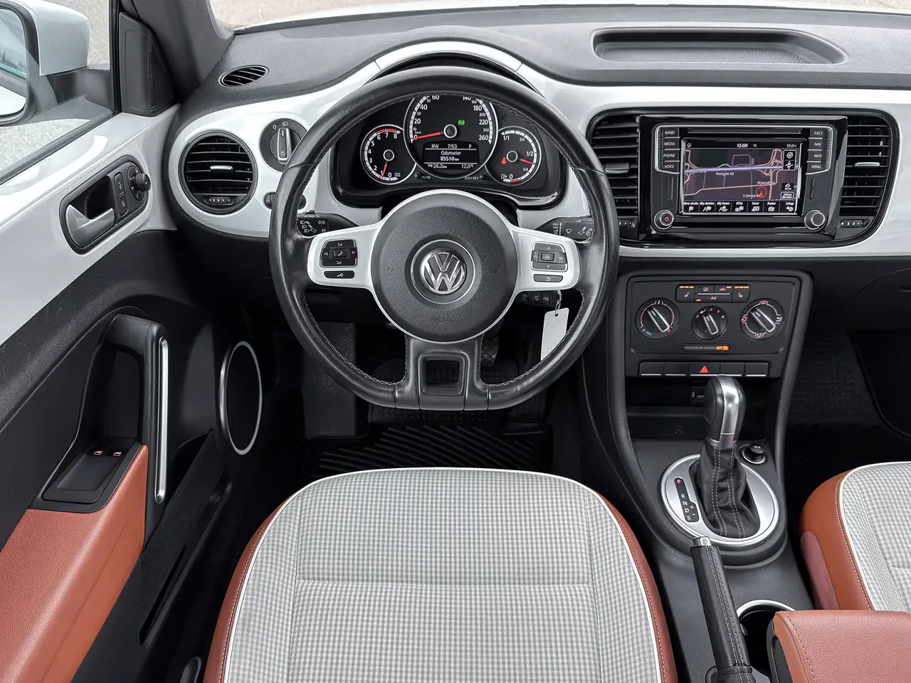 Volkswagen Beetle снимка Volkswagen Beetle