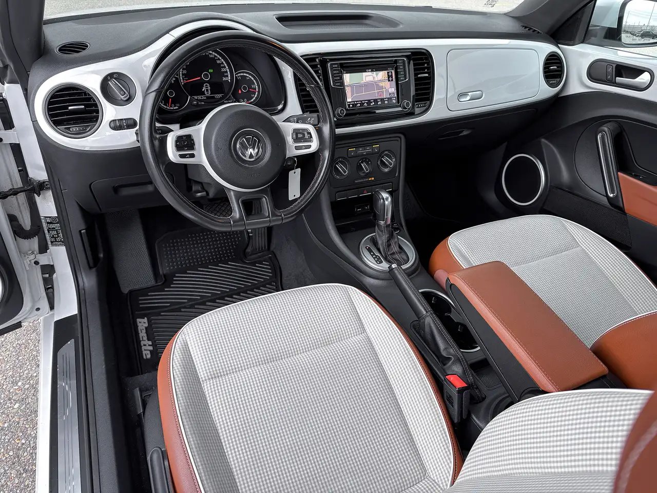 Volkswagen Beetle снимка Volkswagen Beetle