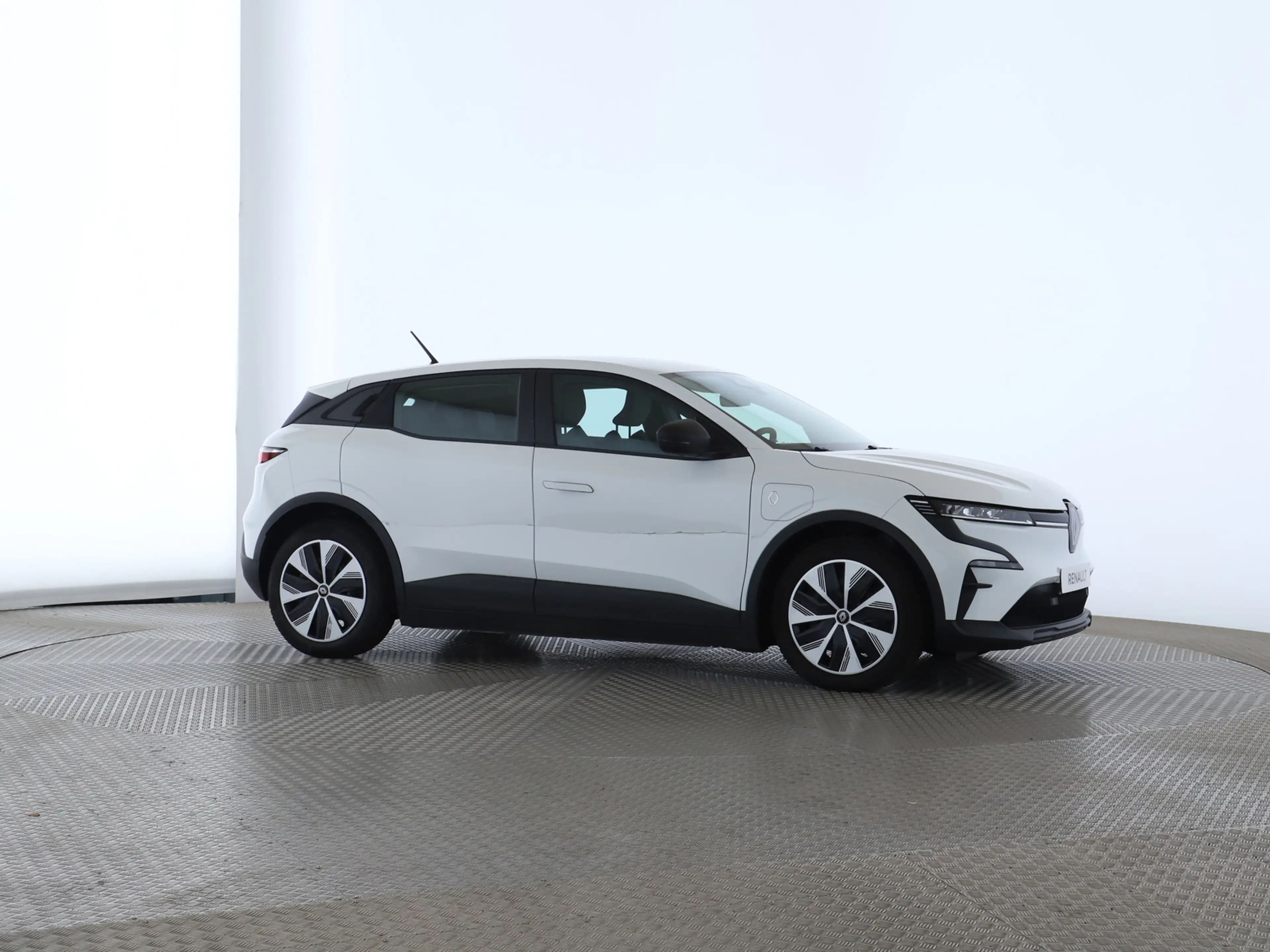Renault Megane E-Tech EV60 130 Evolution — photo 22
