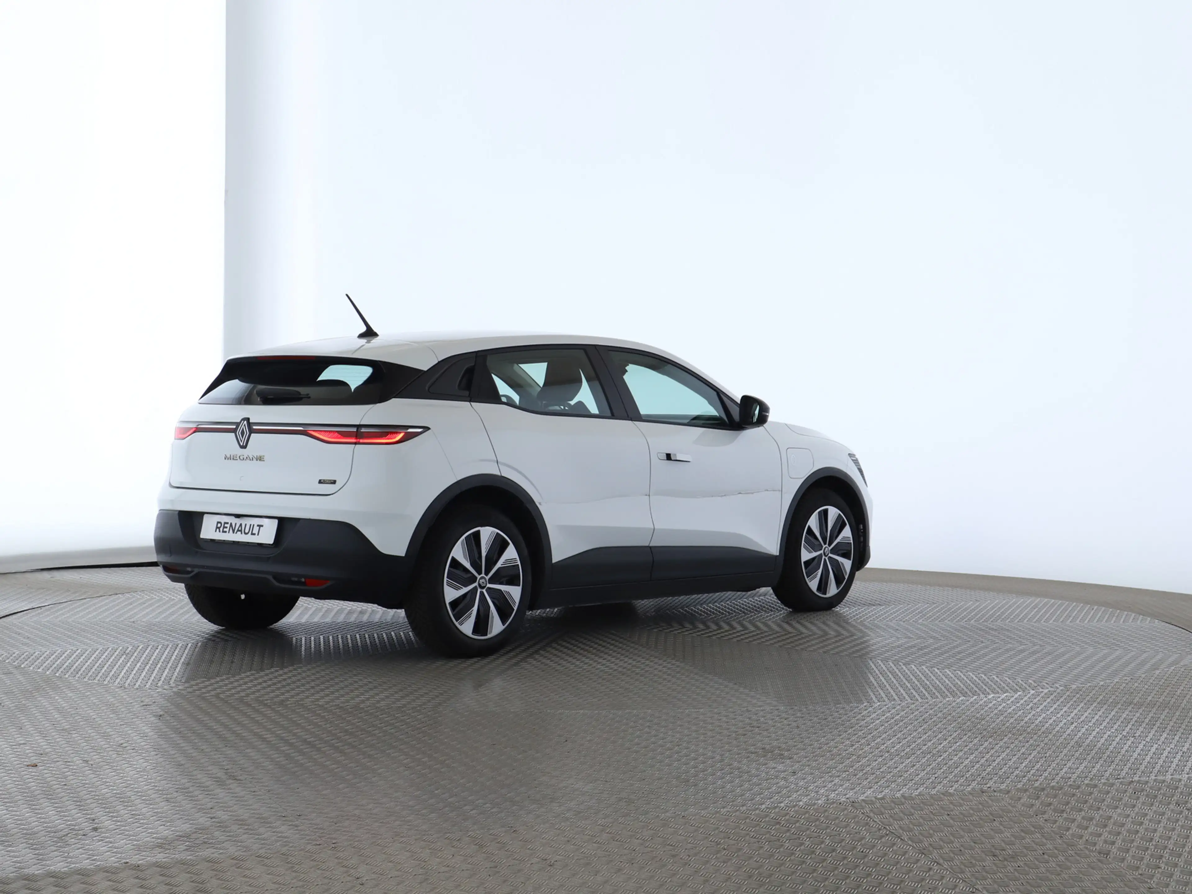 Renault Megane E-Tech EV60 130 Evolution — photo 17