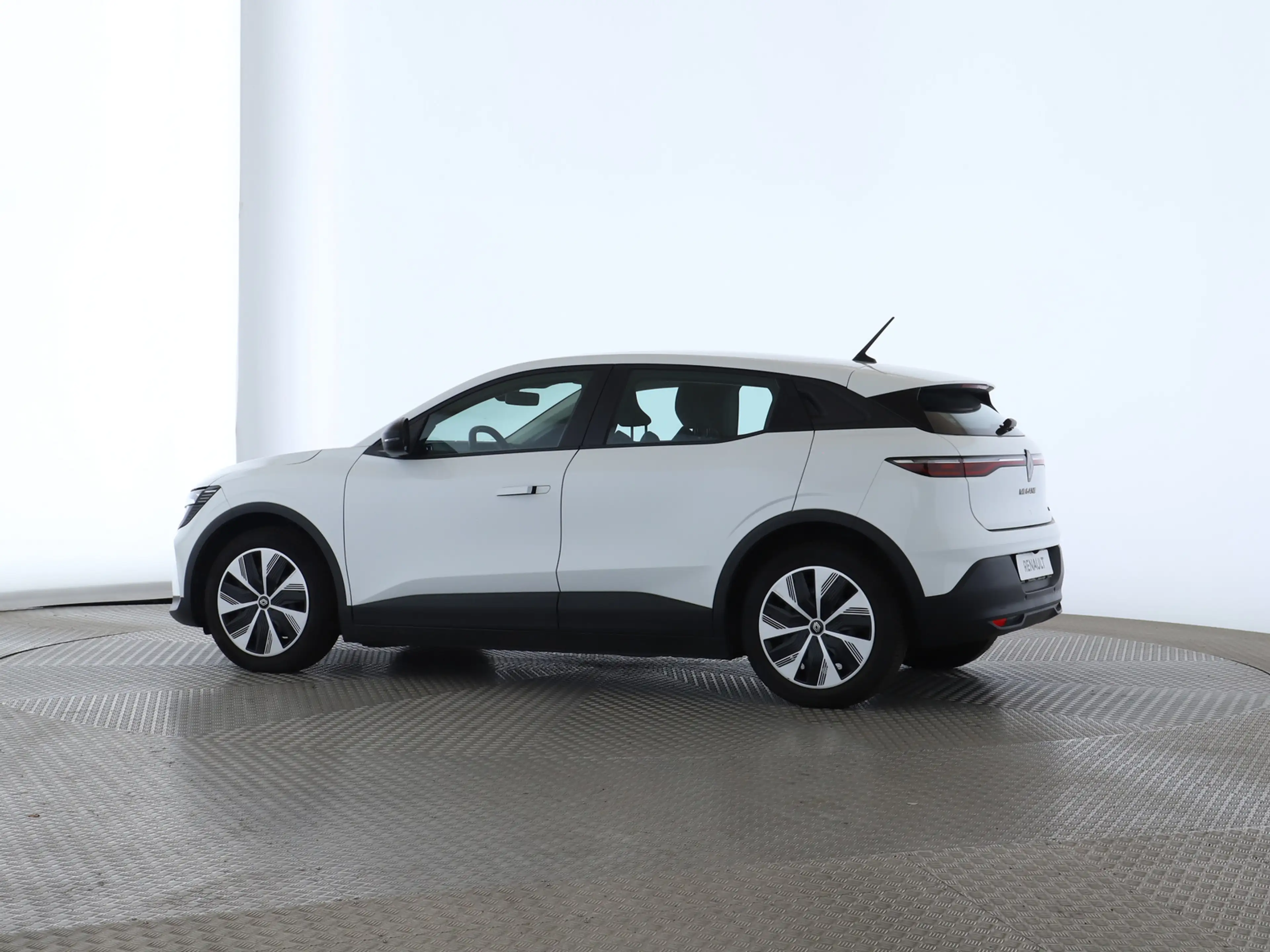 Renault Megane E-Tech EV60 130 Evolution — photo 10