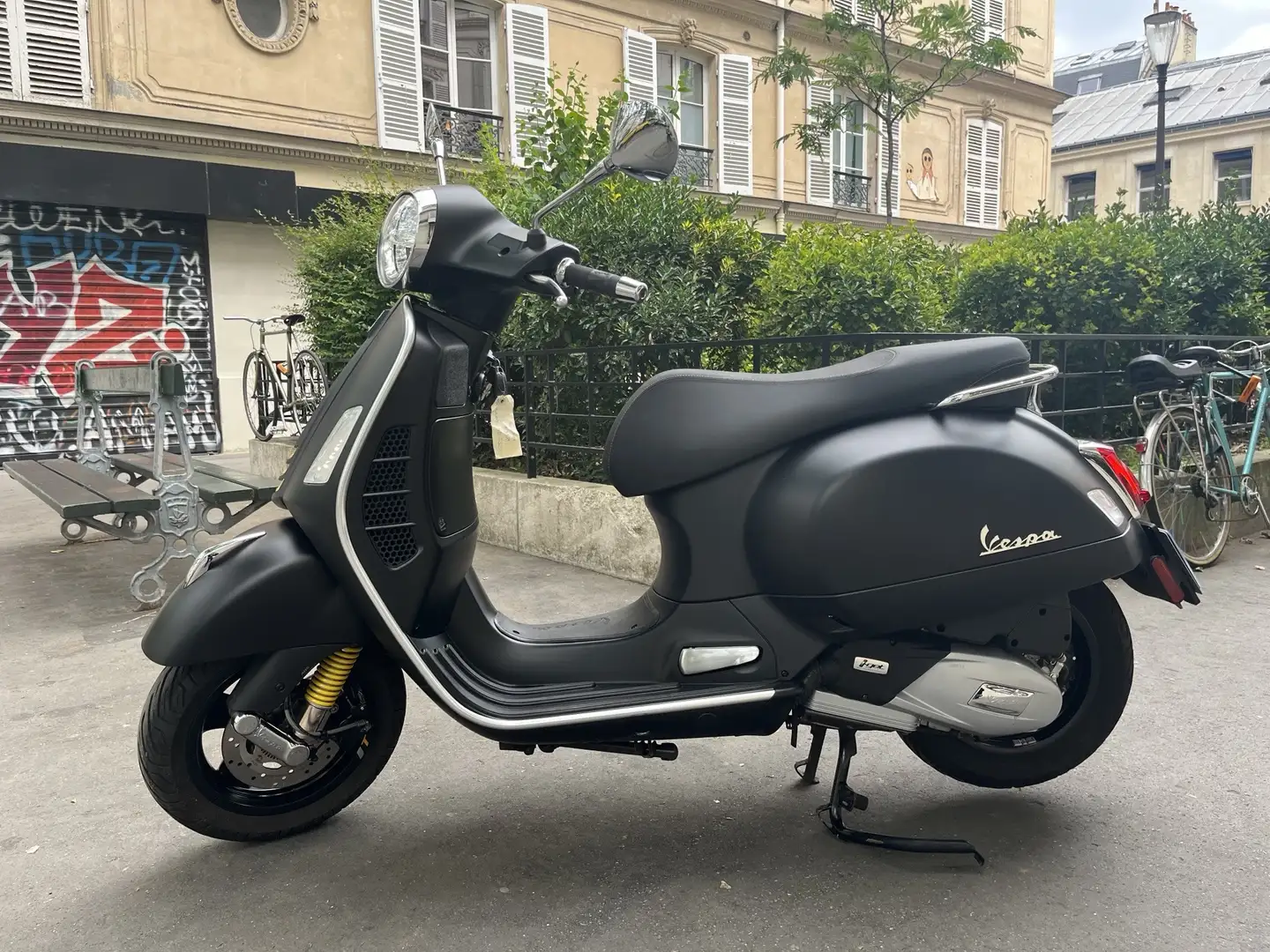 Vespa GTS 125 Noir - 2