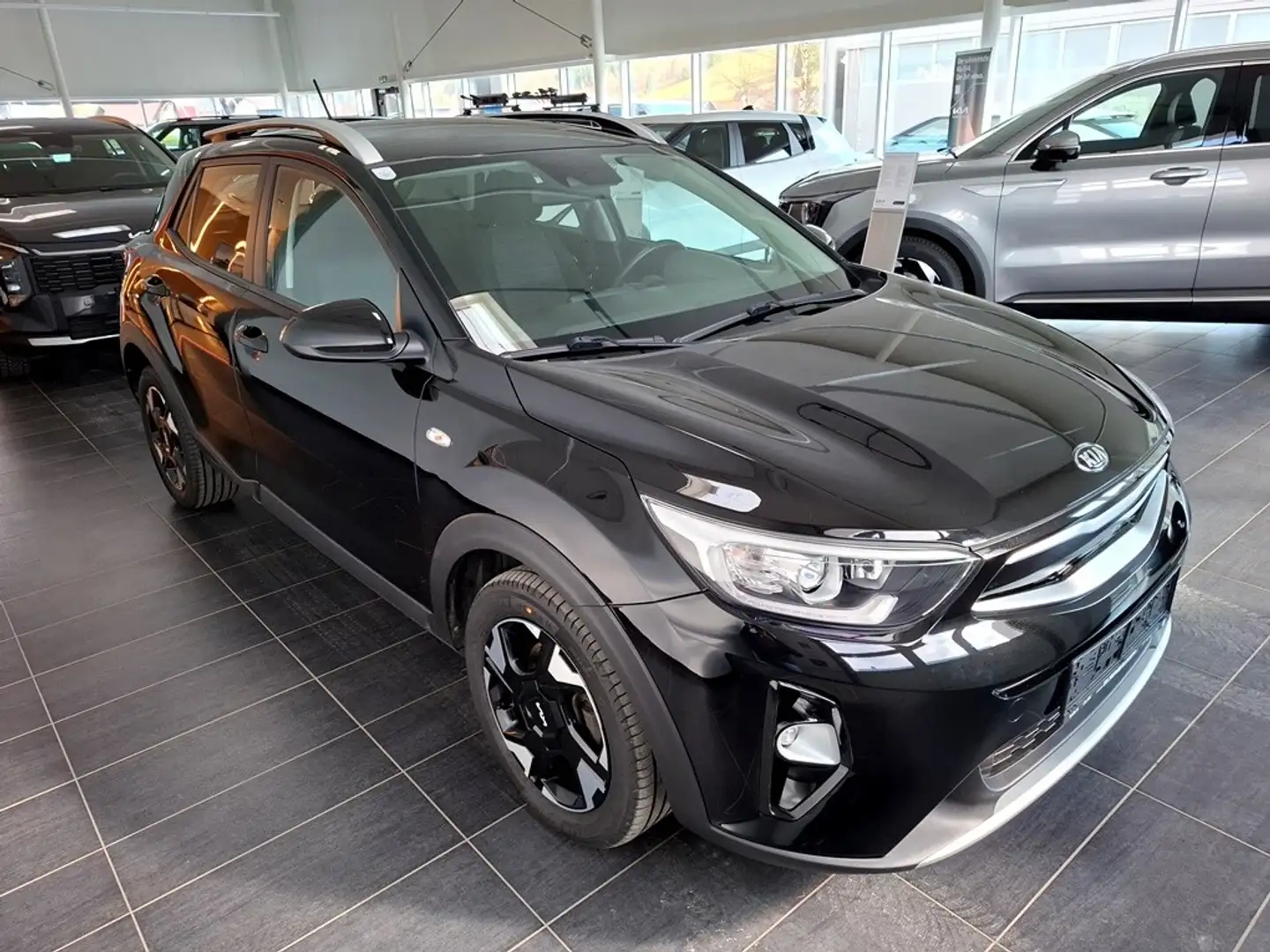 Kia Stonic 1,6 CRDI ISG Österreich Edition Schwarz - 2