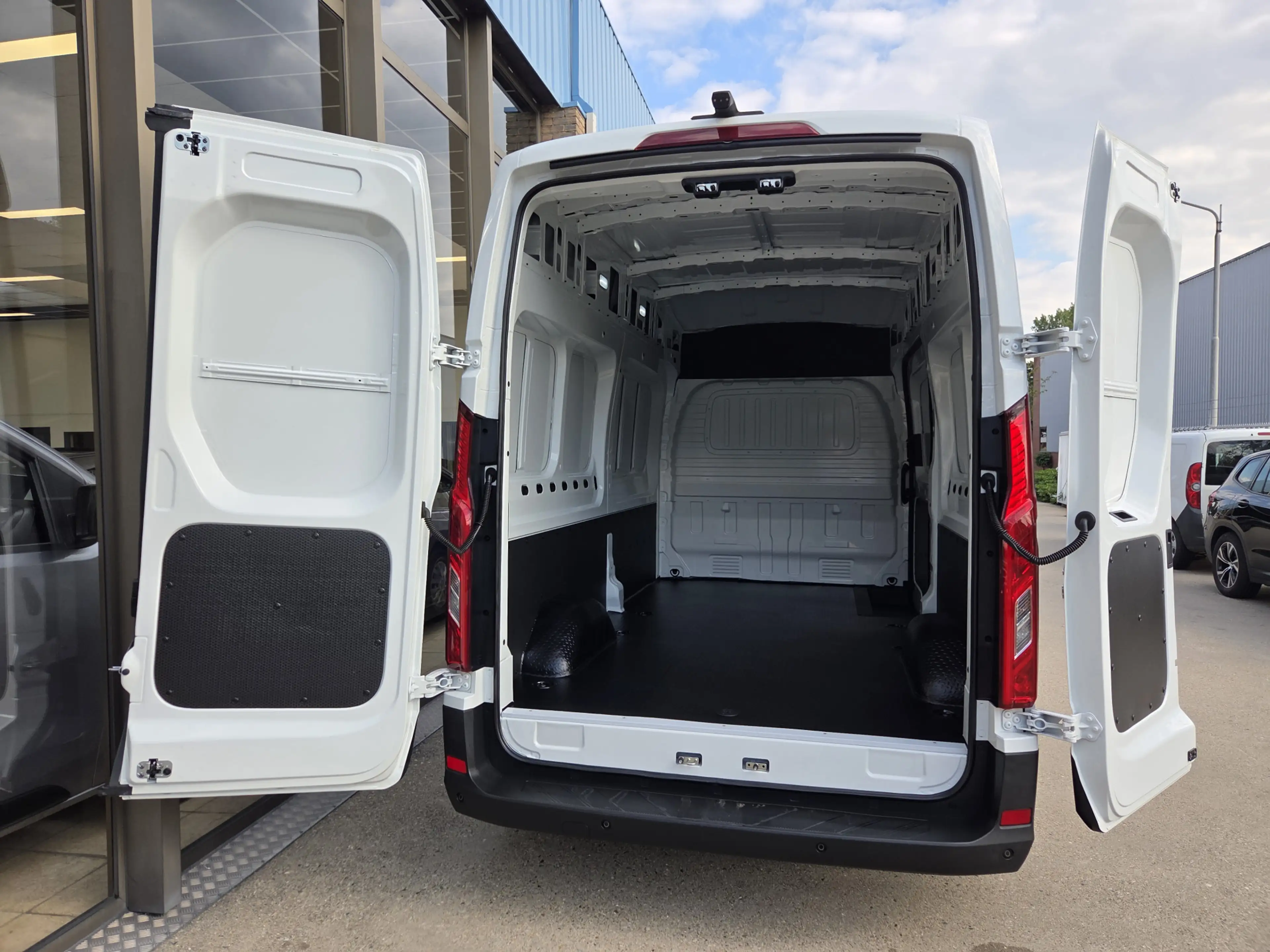 Maxus eDeliver 9 L3H3 72 kWh Airco Achteruitrijcamera PDC Stoelverw — photo 30