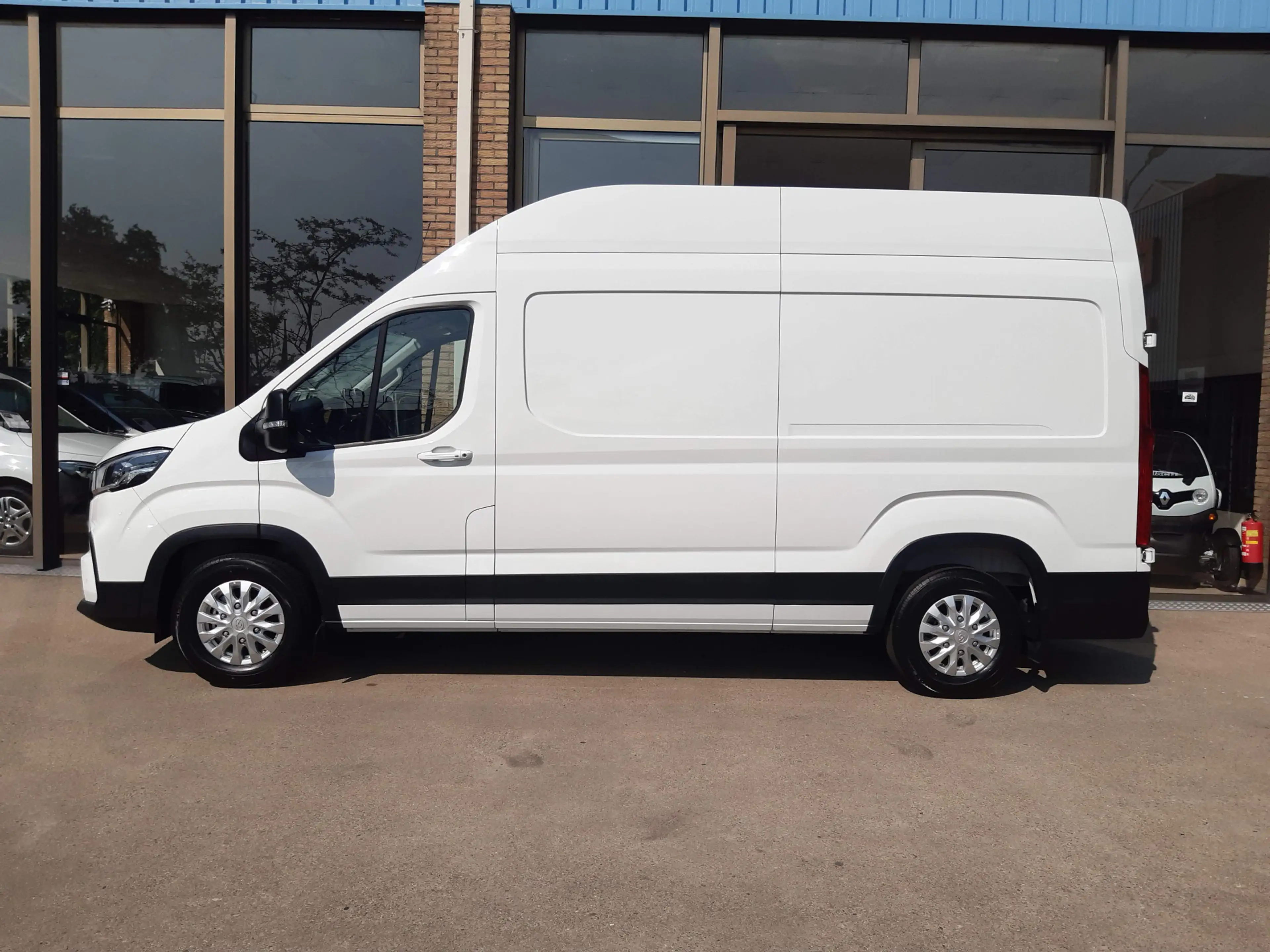 Maxus eDeliver 9 L3H3 72 kWh Airco Achteruitrijcamera PDC Stoelverw — photo 5
