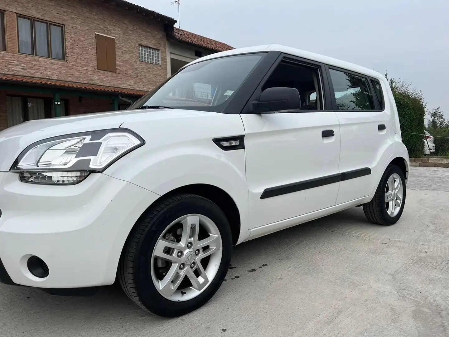 Kia Soul 1.6 CRDi VGT Active neopatentati Bianco - 1